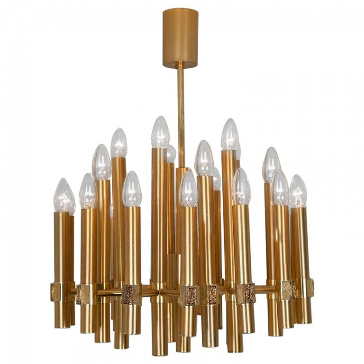 Impressive Sputnik style chandelier by Angelo Brotto for Esperia Italia, brass ramificated structure with 20 arms.
The arms in the second row are slightly leaning outward.

Dimensions:
31.5 inch (80 cm) height (total height)
Diameter 20.87 inch (53