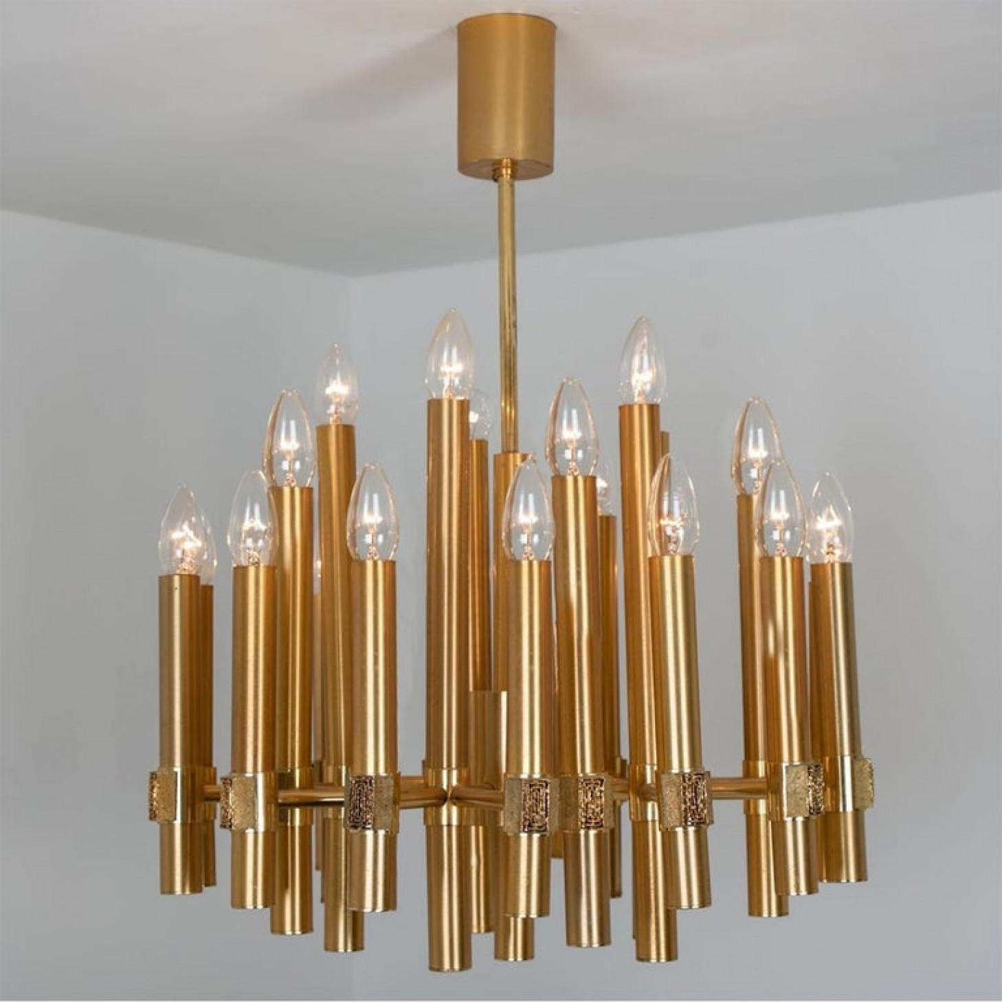 1 of the 2 Large Brass Chandelier or Sputnik by Angelo Brotto for Esperia Italia In Good Condition For Sale In Rijssen, NL