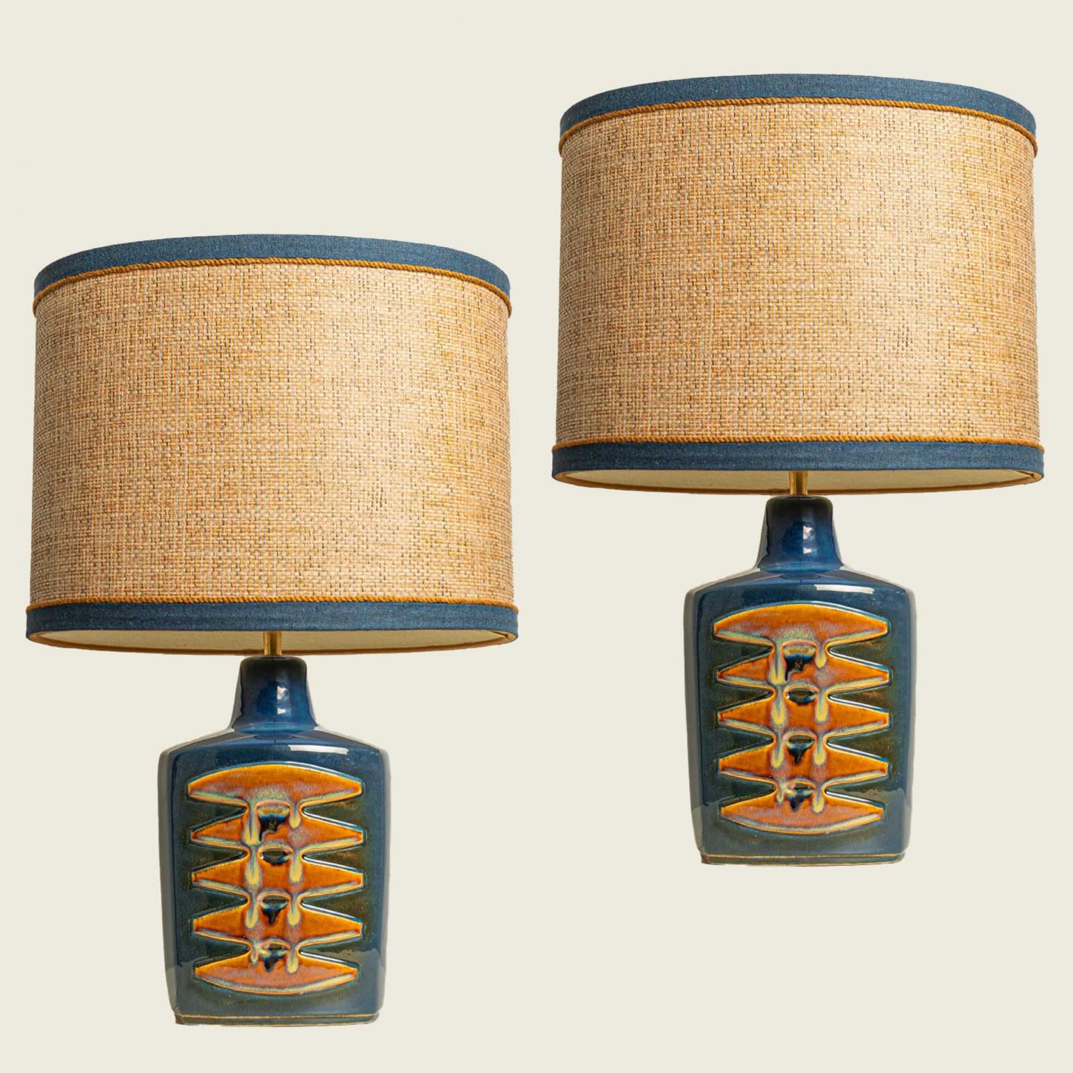Beautiful ceramic table lamp by Haico Nietzsche for Soholm, Denmark 1960s. Combined with a custom lampshade.

The beige ceramic base has a subtle concave shape, which is mirrored in the lampshade, making them a perfect match. Illuminates