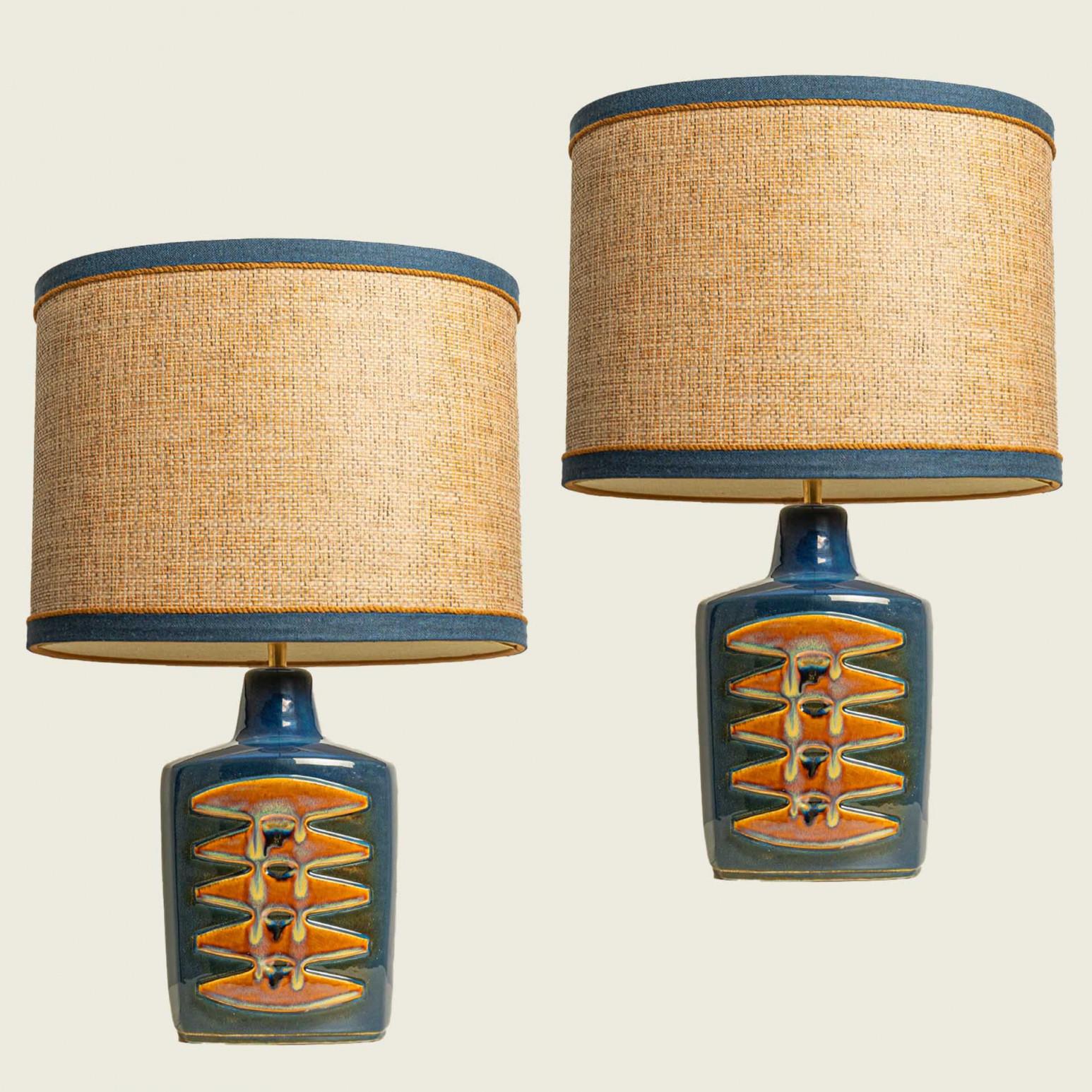 Schöne Keramik-Tischlampe von Haico Nietzsche für Soholm, Dänemark 1960er Jahre. Kombiniert mit einem individuellen Lampenschirm.

Der beigefarbene Keramiksockel hat eine subtile konkave Form, die sich im Lampenschirm widerspiegelt, so dass sie