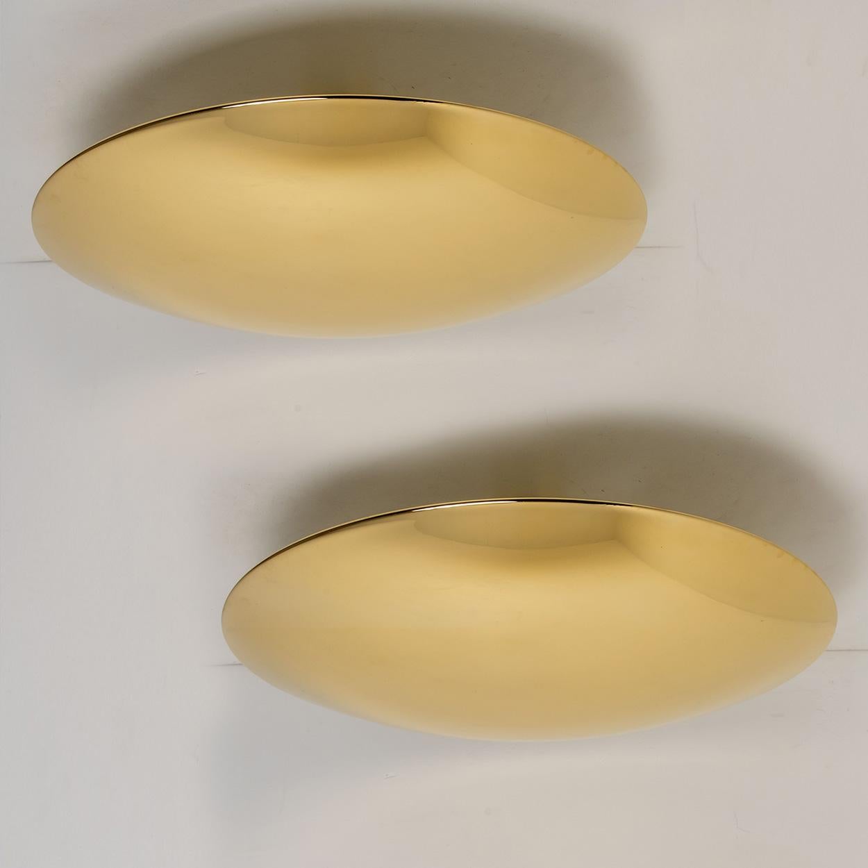 1 of the 2 Large Florian Schulz Brass Flushmount Ceiling /Wall Lights, 1970 For Sale 7