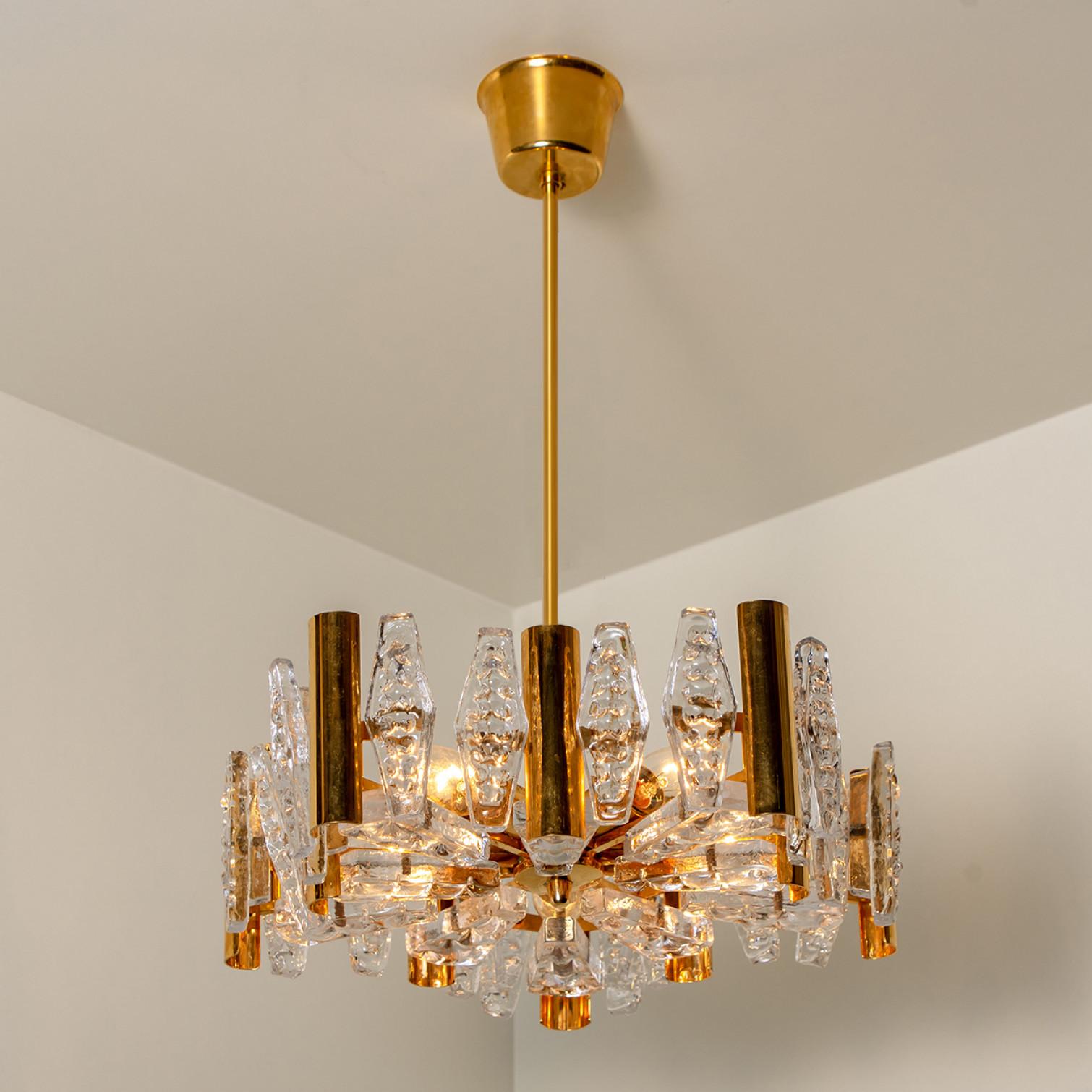 1 dei 2 Grandi lampadari in vetro e ottone di Orrefors, anni '60 in vendita 5