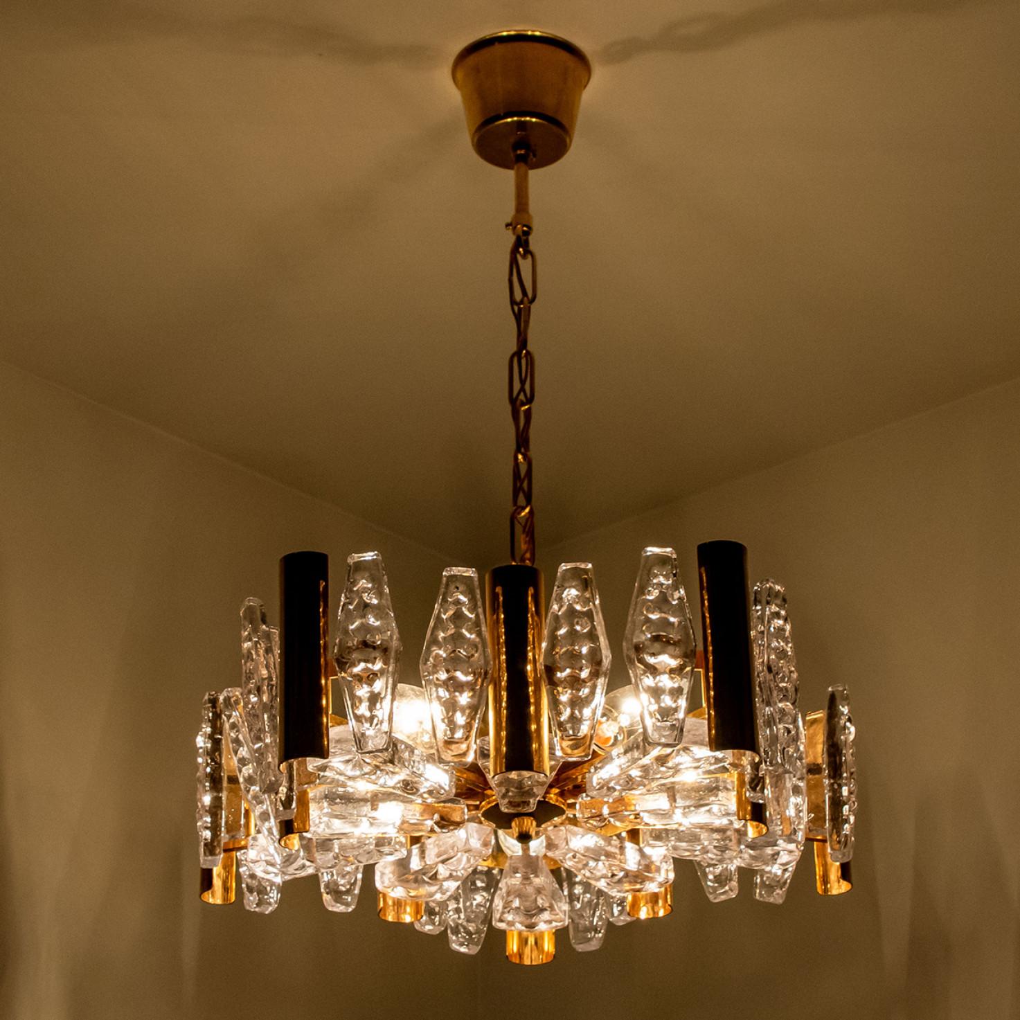 1 dei 2 Grandi lampadari in vetro e ottone di Orrefors, anni '60 in vendita 12