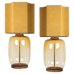 1 des 2 grandes lampes de bureau en forme de verre avec une lampe en soie faite sur mesure R Houben