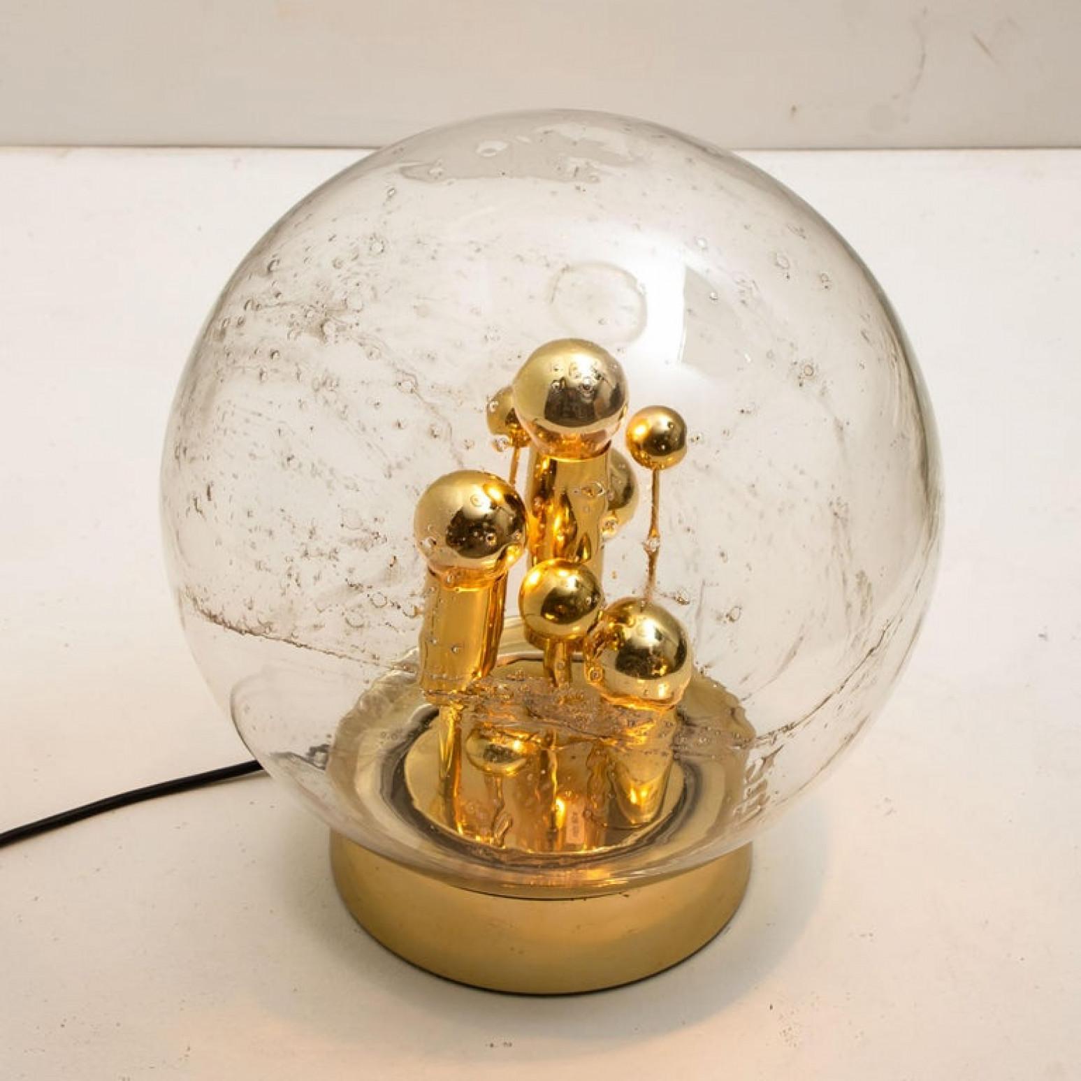 1 des 2 grandes lampes de bureau Doria en verre bullé soufflé à la main, 1970 en vente 2