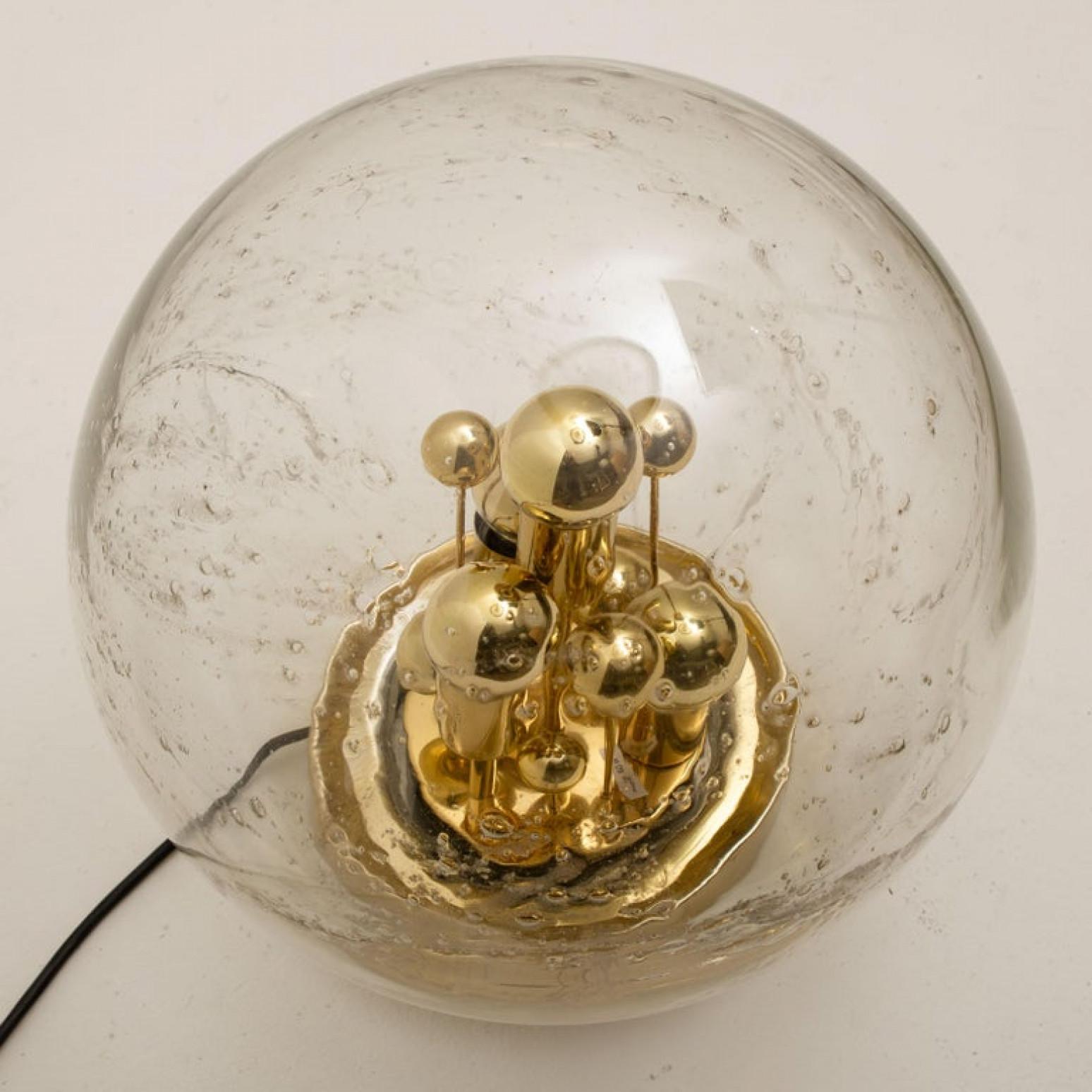 1 des 2 grandes lampes de bureau Doria en verre bullé soufflé à la main, 1970 en vente 4