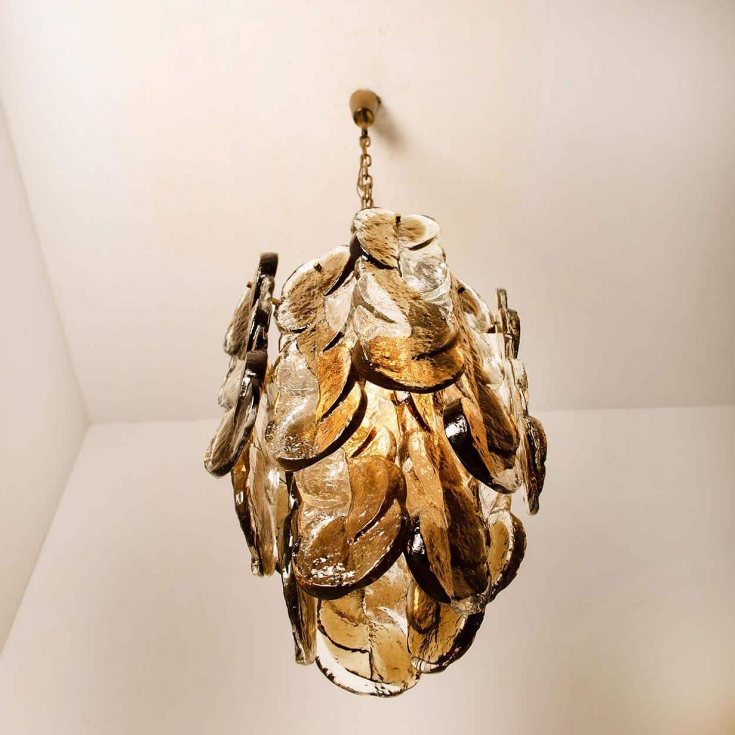 1 of the 2 Large Kalmar Chandeliers Citrus Swirl Smoked Glass, Austria, 1969 in vendita 2