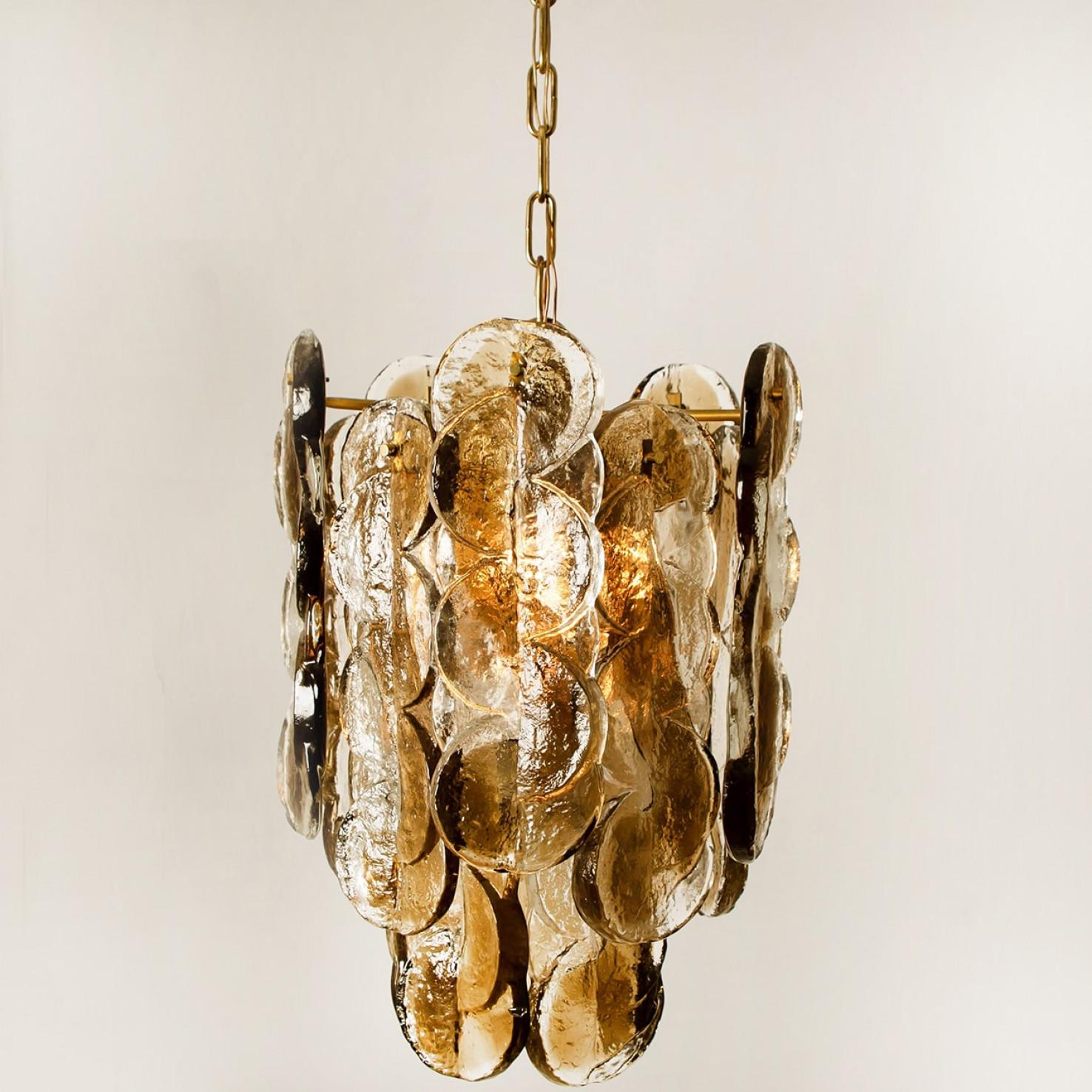1 of the 2 Large Kalmar Chandeliers Citrus Swirl Smoked Glass, Austria, 1969 in vendita 8