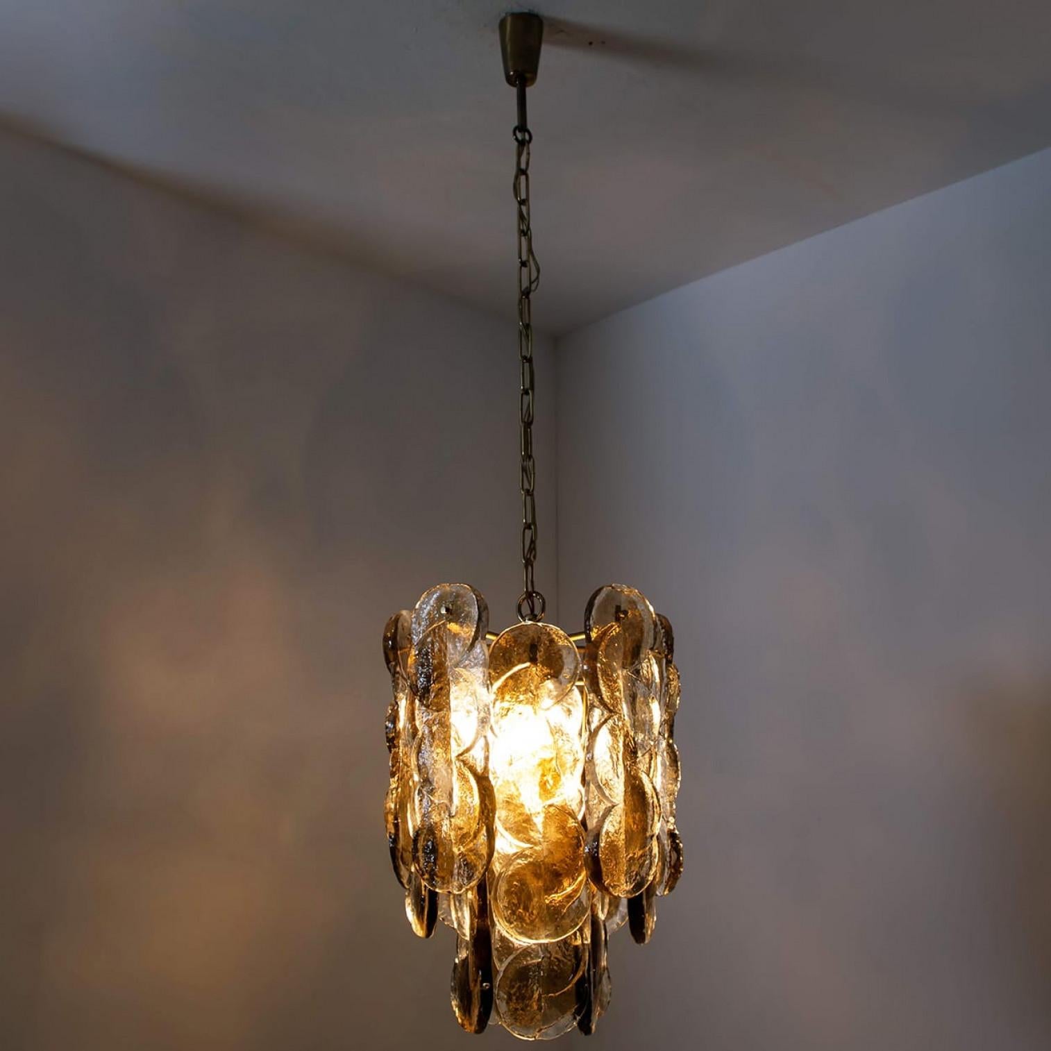 1 of the 2 Large Kalmar Chandeliers Citrus Swirl Smoked Glass, Austria, 1969 in vendita 9