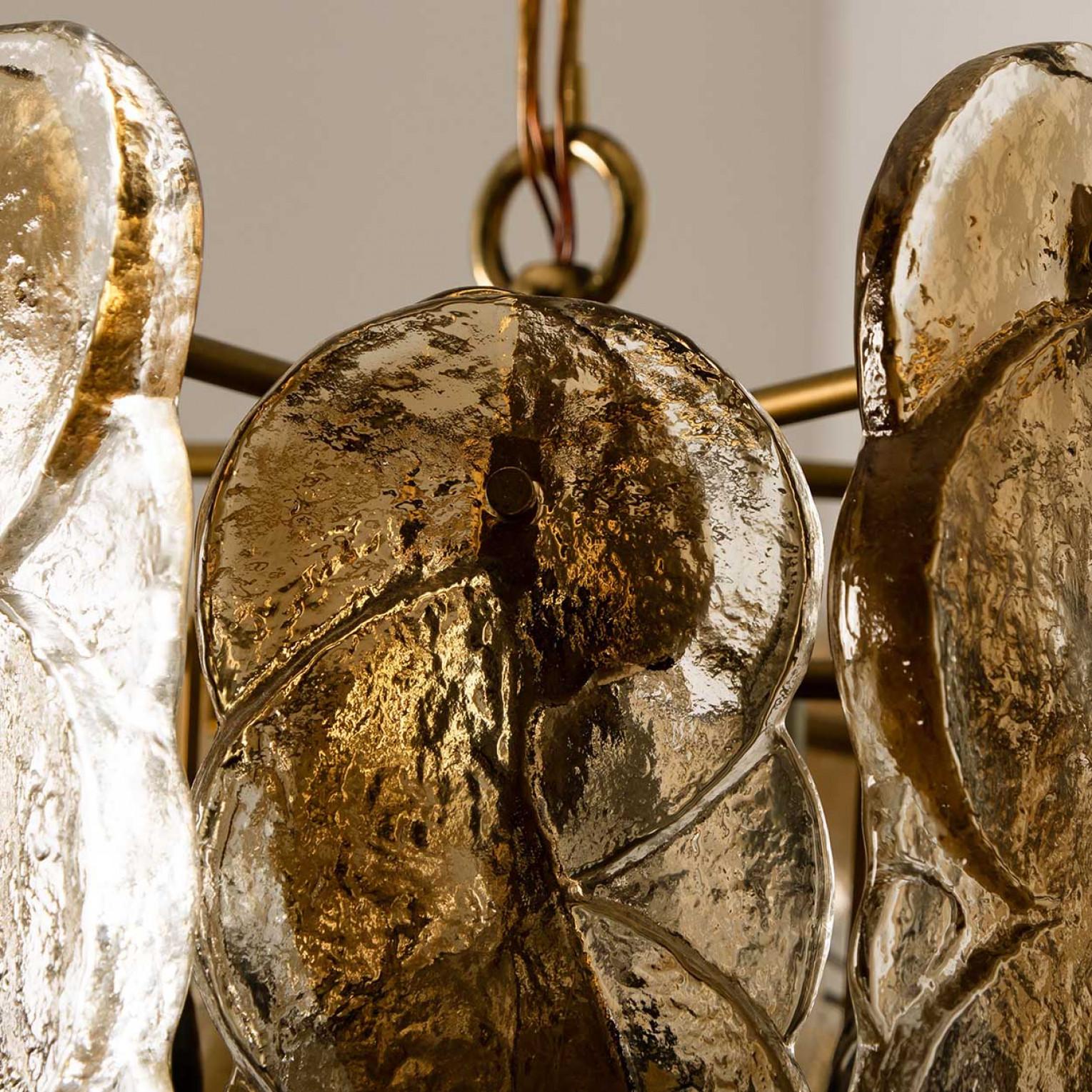 Mid-Century moderno 1 of the 2 Large Kalmar Chandeliers Citrus Swirl Smoked Glass, Austria, 1969 in vendita