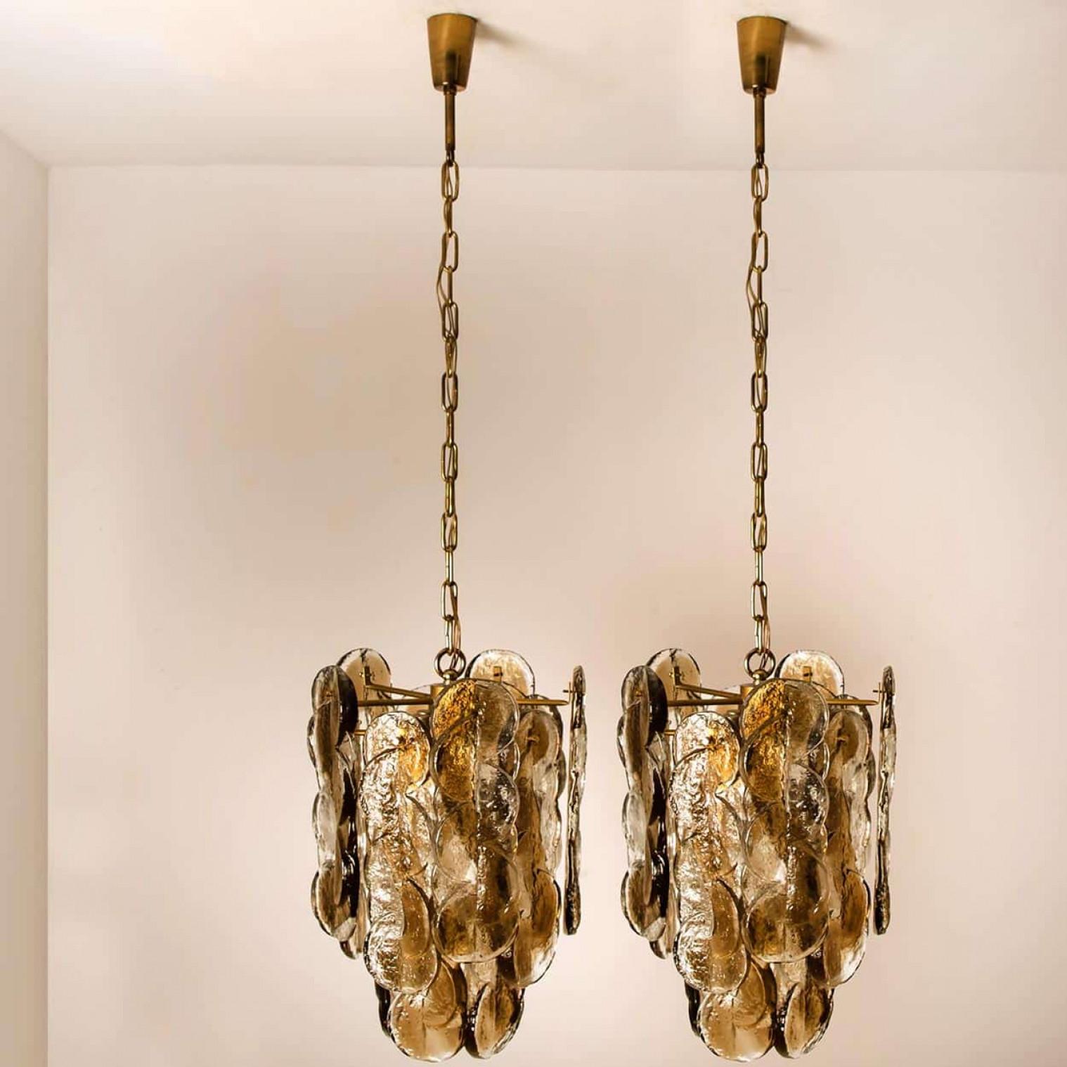 Fatto a mano 1 of the 2 Large Kalmar Chandeliers Citrus Swirl Smoked Glass, Austria, 1969 in vendita