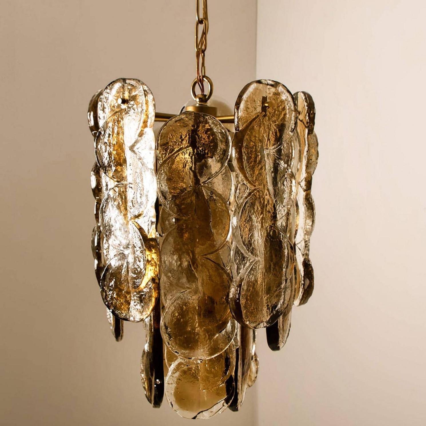 1 of the 2 Large Kalmar Chandeliers Citrus Swirl Smoked Glass, Austria, 1969 in vendita 1