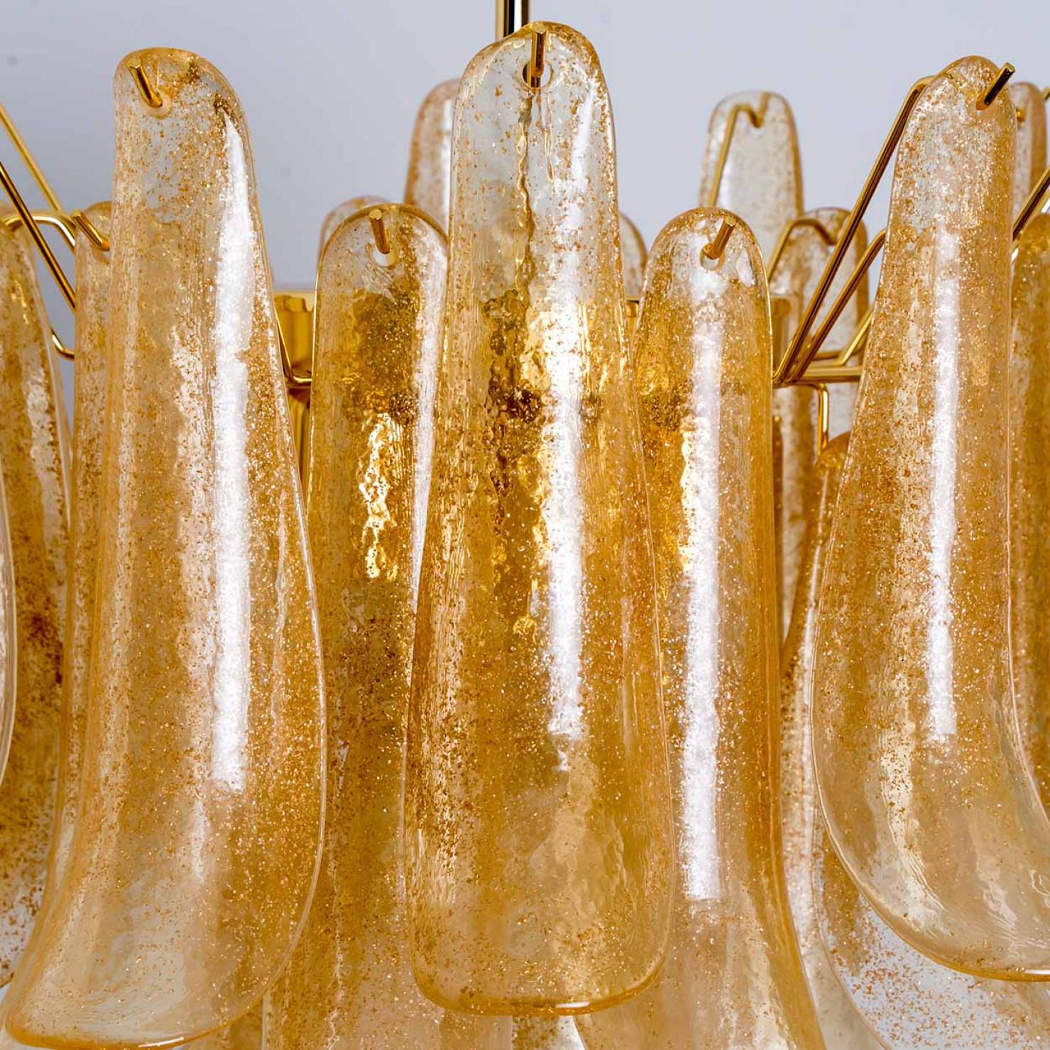 italien 1 des 2 grands lustres à feuilles en verre ambré de Murano, Italie 1970 en vente