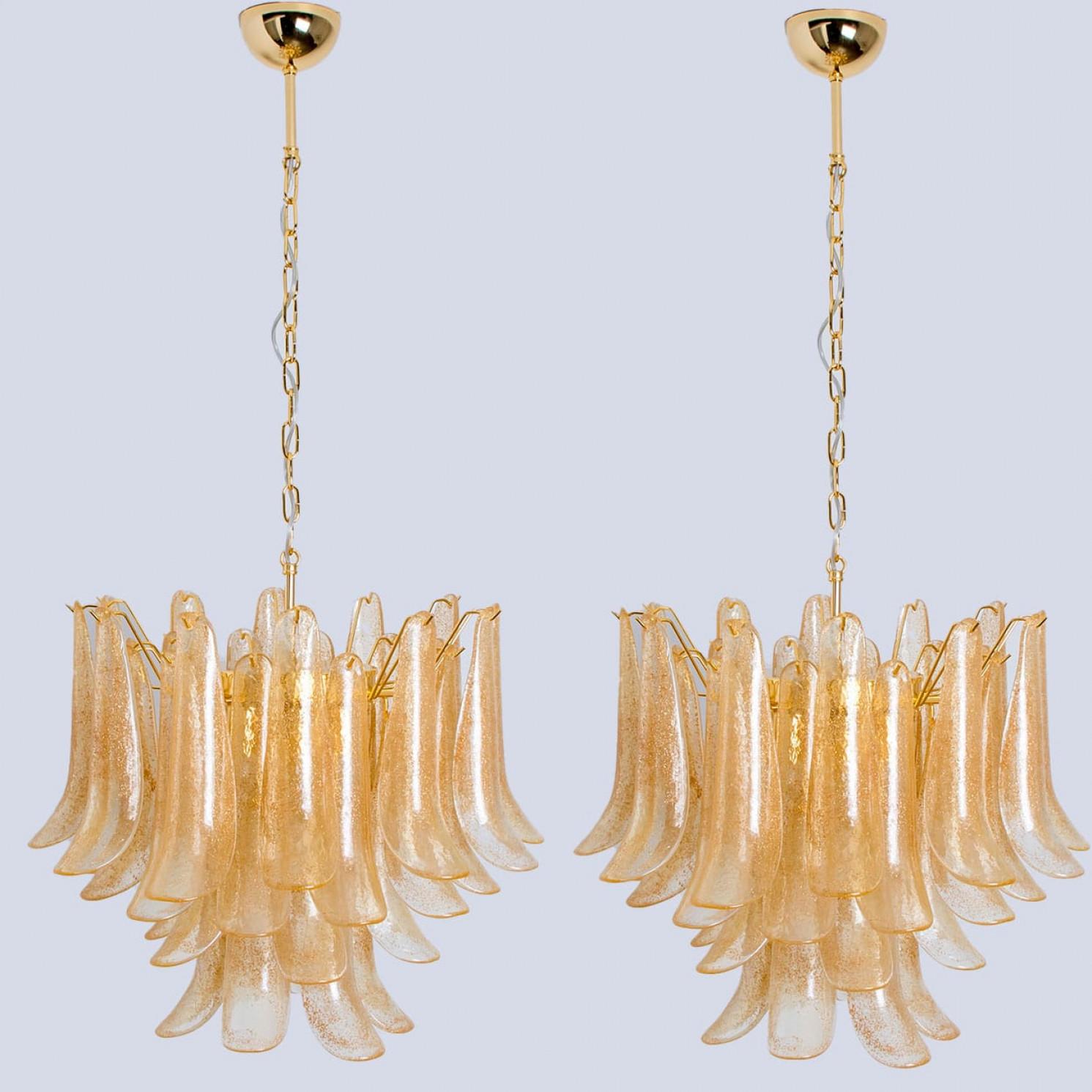 Verre de Murano 1 des 2 grands lustres à feuilles en verre ambré de Murano, Italie 1970 en vente