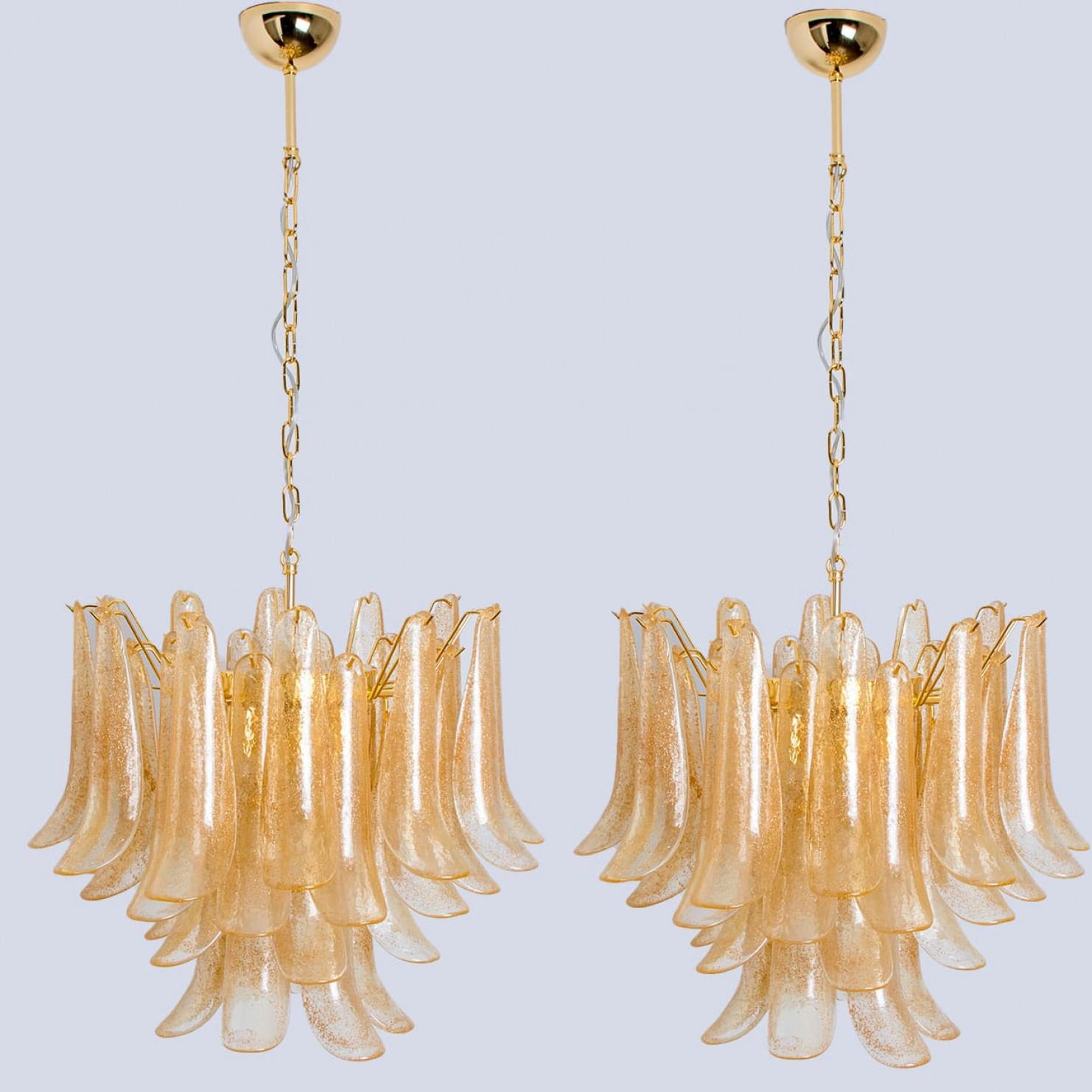 Verre de Murano 1 des 2 grands lustres à feuilles en verre ambré de Murano, Italie 1970 en vente