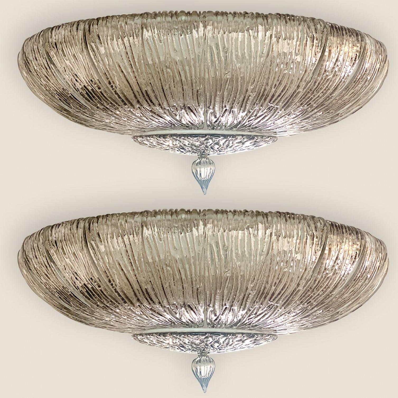 Italiano 1 dei 2 grandi fuochi d'artificio in vetro fumè di Murano, Italia