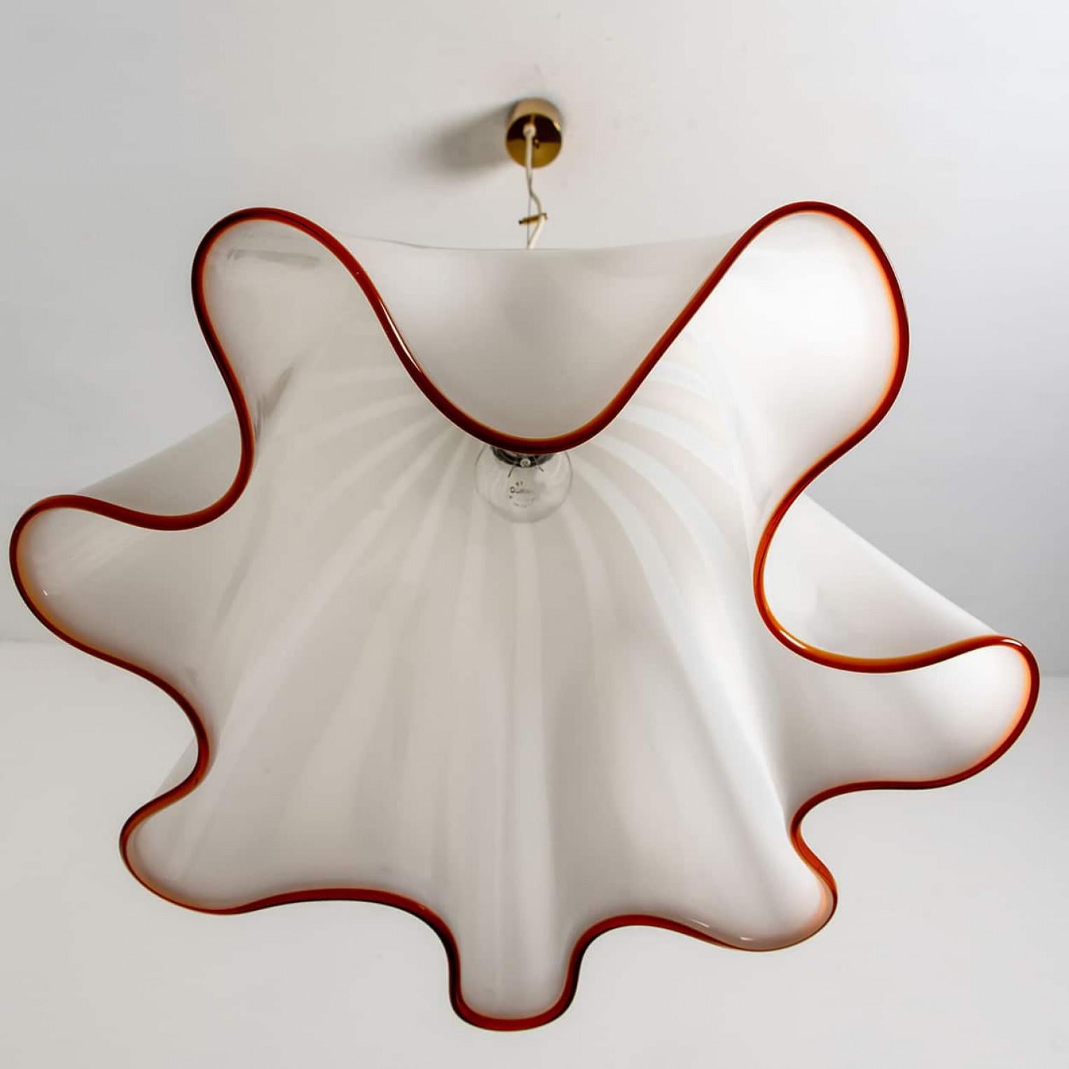 1 der 2 großen Fazzoletto-Hängelampe aus Muranoglas von J.T. Kalmar, 1960er Jahre (Österreichisch) im Angebot