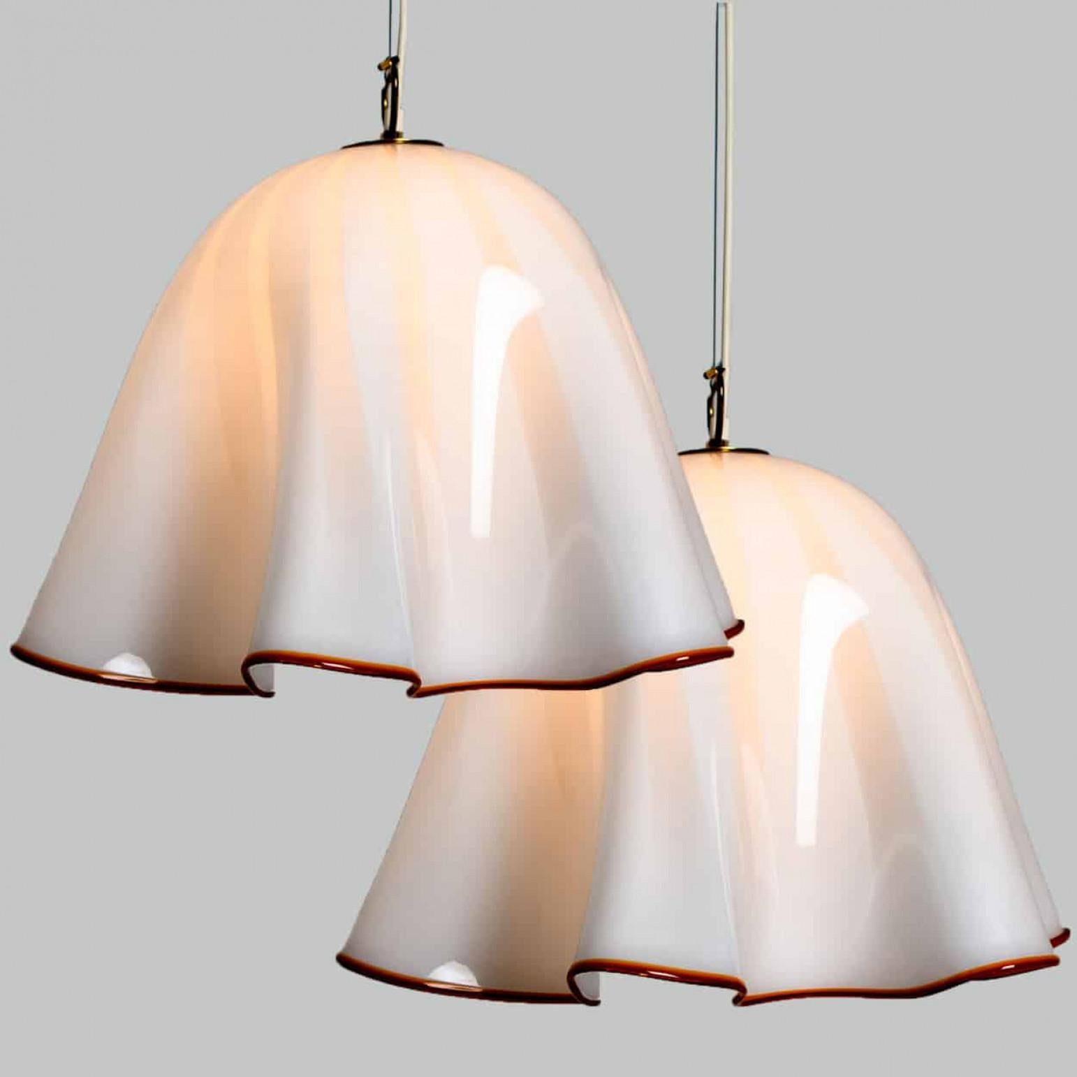 1 der 2 großen Fazzoletto-Hängelampe aus Muranoglas von J.T. Kalmar, 1960er Jahre (Ende des 20. Jahrhunderts) im Angebot