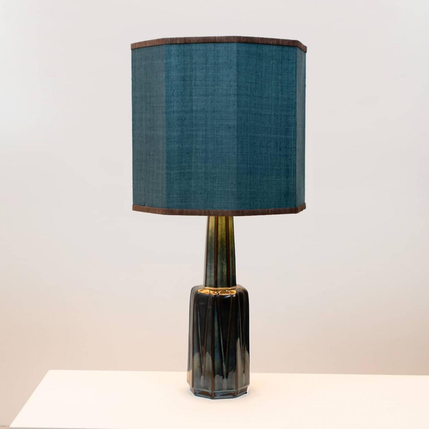 1 delle 2 grandi lampade Soholm con paralume su misura in seta blu Houben, 19 in vendita 1
