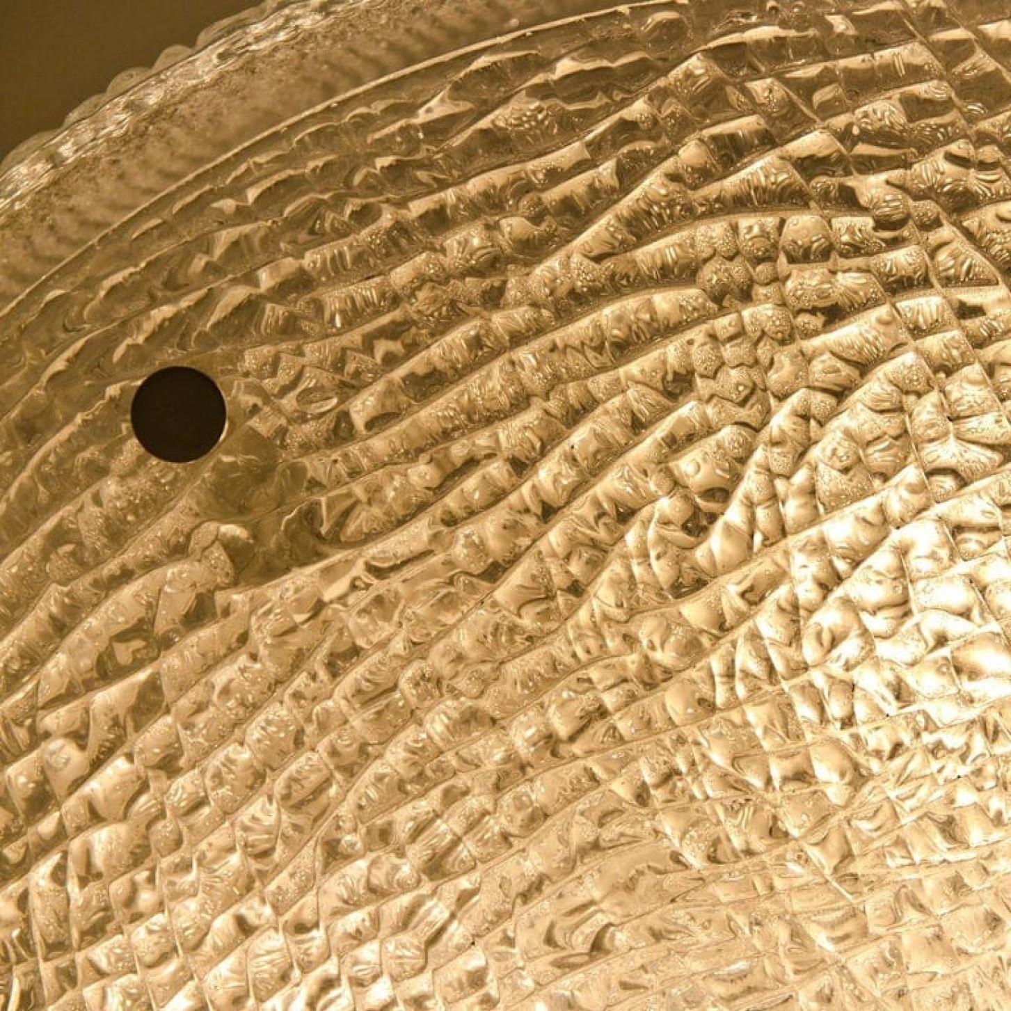 1 des 2 grands plafonniers affleurants en laiton à verre épais texturé, années 1960 Bon état - En vente à Rijssen, NL