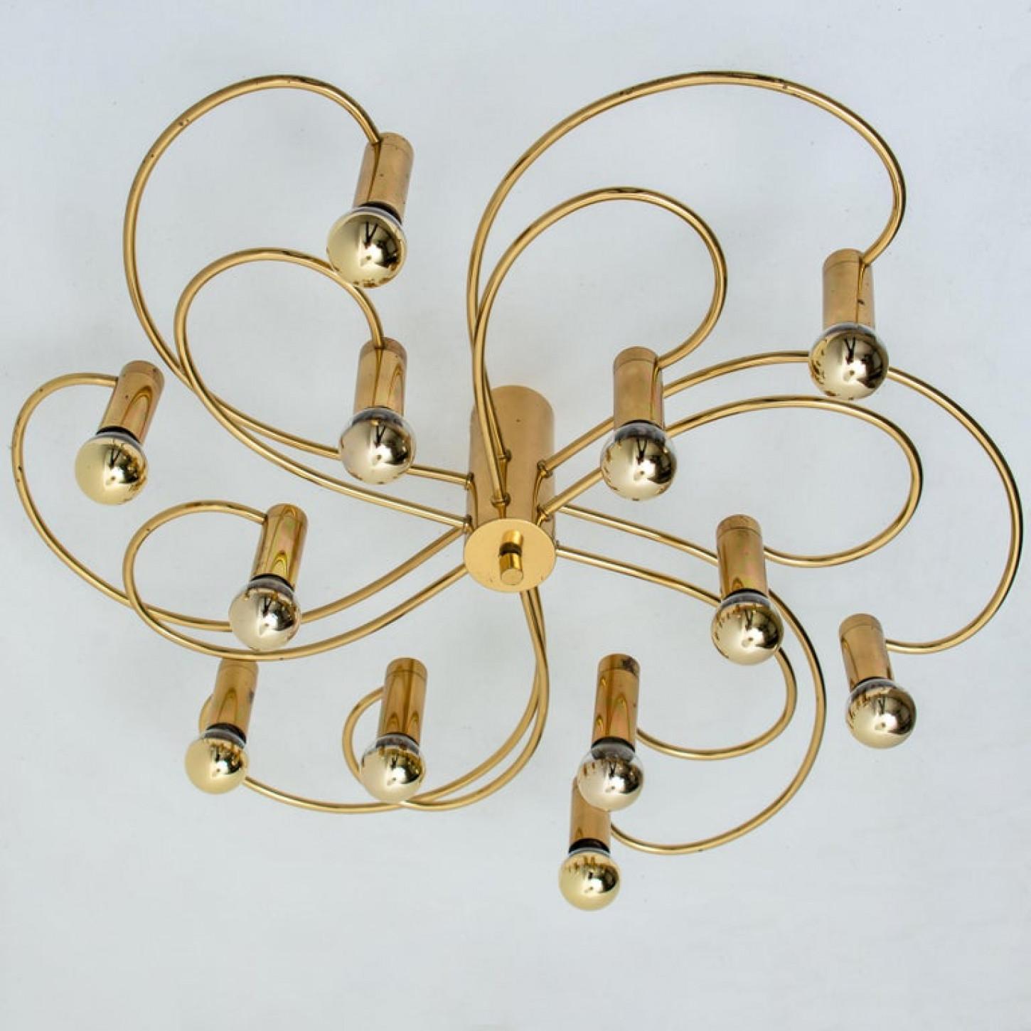 1 des 2 Leola Sculptural Brass 13-Light Ceiling or Wall Flush Mount, 1970 en vente 3