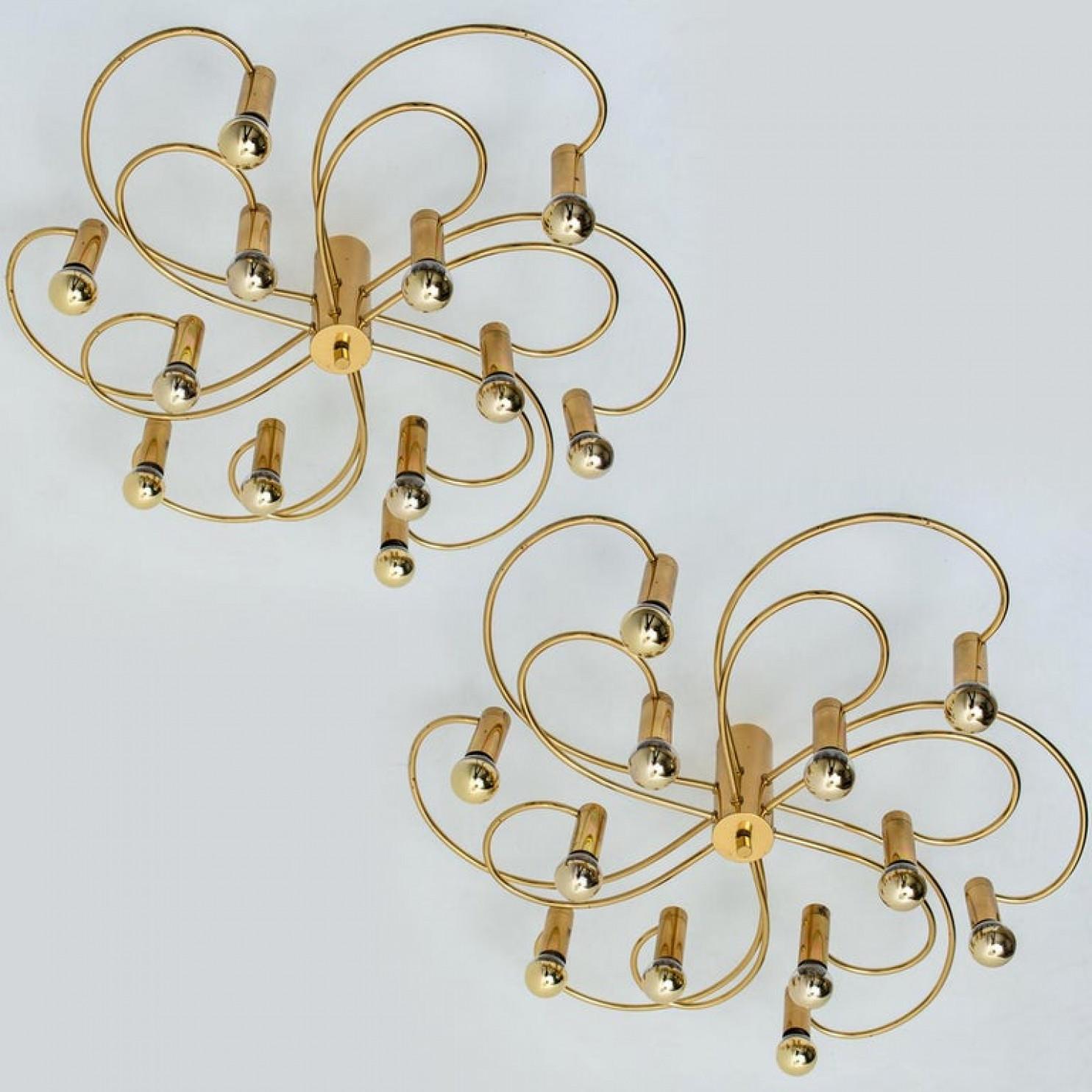 1 des 2 Leola Sculptural Brass 13-Light Ceiling or Wall Flush Mount, 1970 en vente 4