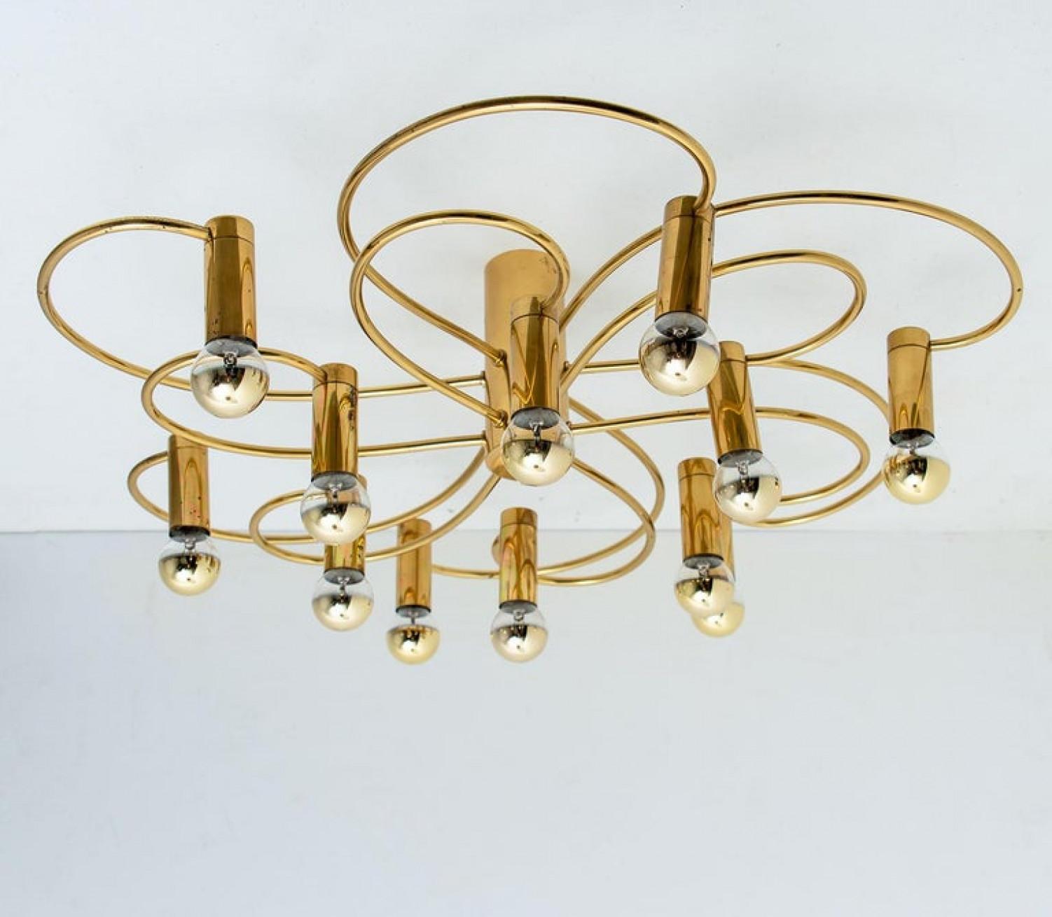 1 des 2 Leola Sculptural Brass 13-Light Ceiling or Wall Flush Mount, 1970 en vente 6