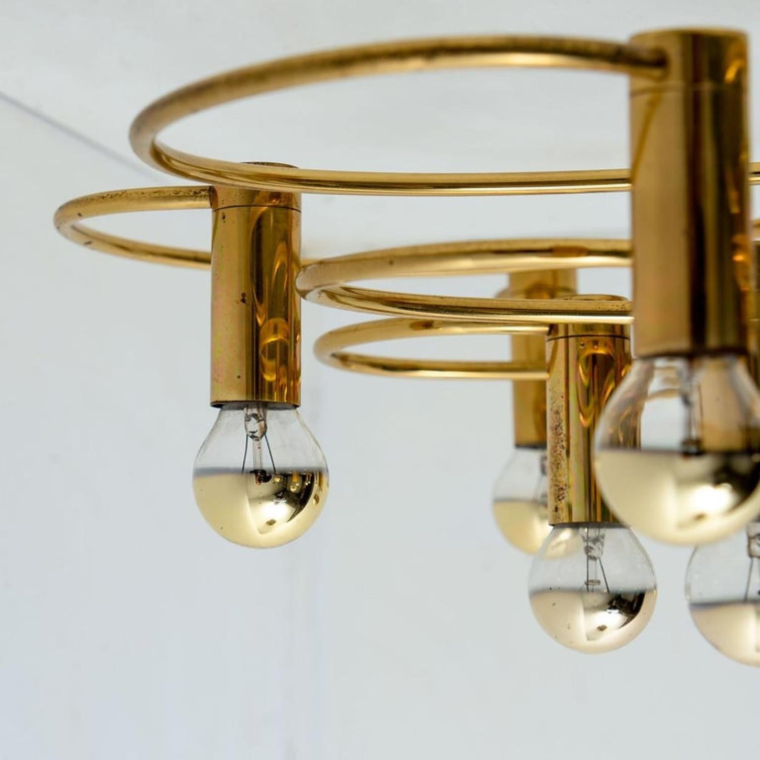 1 of the 2 Leola Sculptural Brass 13-Light Ceiling or Wall Flush Mount, 1970s For Sale 8