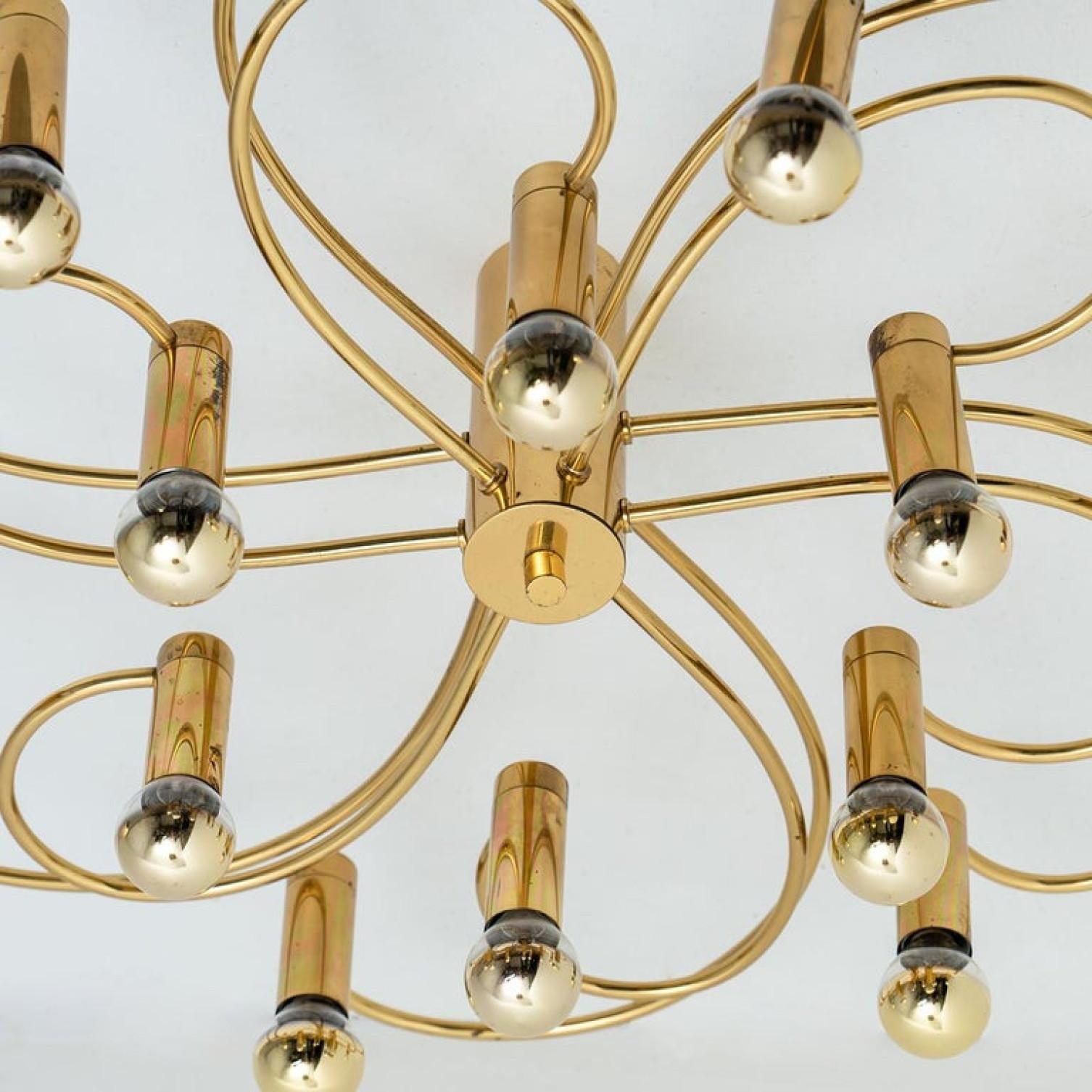 1 of the 2 Leola Sculptural Brass 13-Light Ceiling or Wall Flush Mount, 1970s For Sale 10