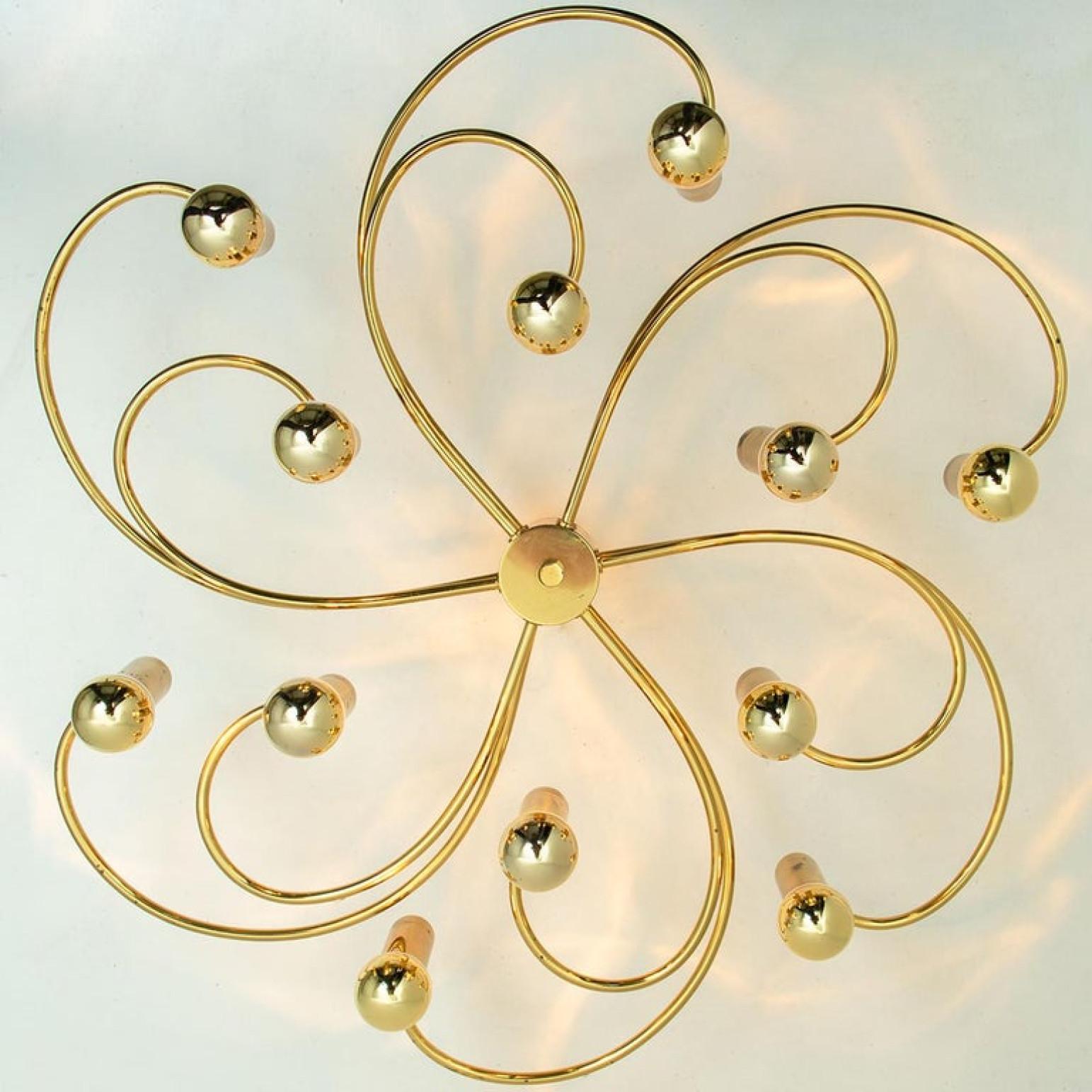 1 of the 2 Leola Sculptural Brass 13-Light Ceiling or Wall Flush Mount, 1970s In Good Condition For Sale In Rijssen, NL