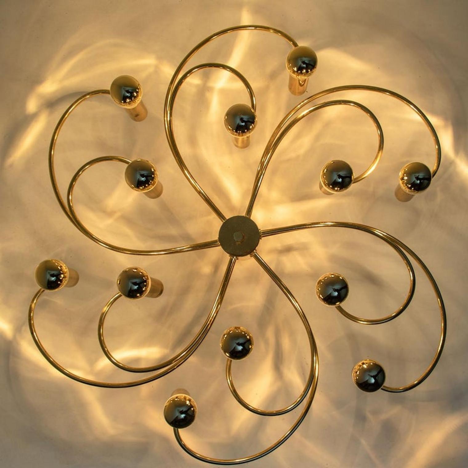 Laiton 1 des 2 Leola Sculptural Brass 13-Light Ceiling or Wall Flush Mount, 1970 en vente