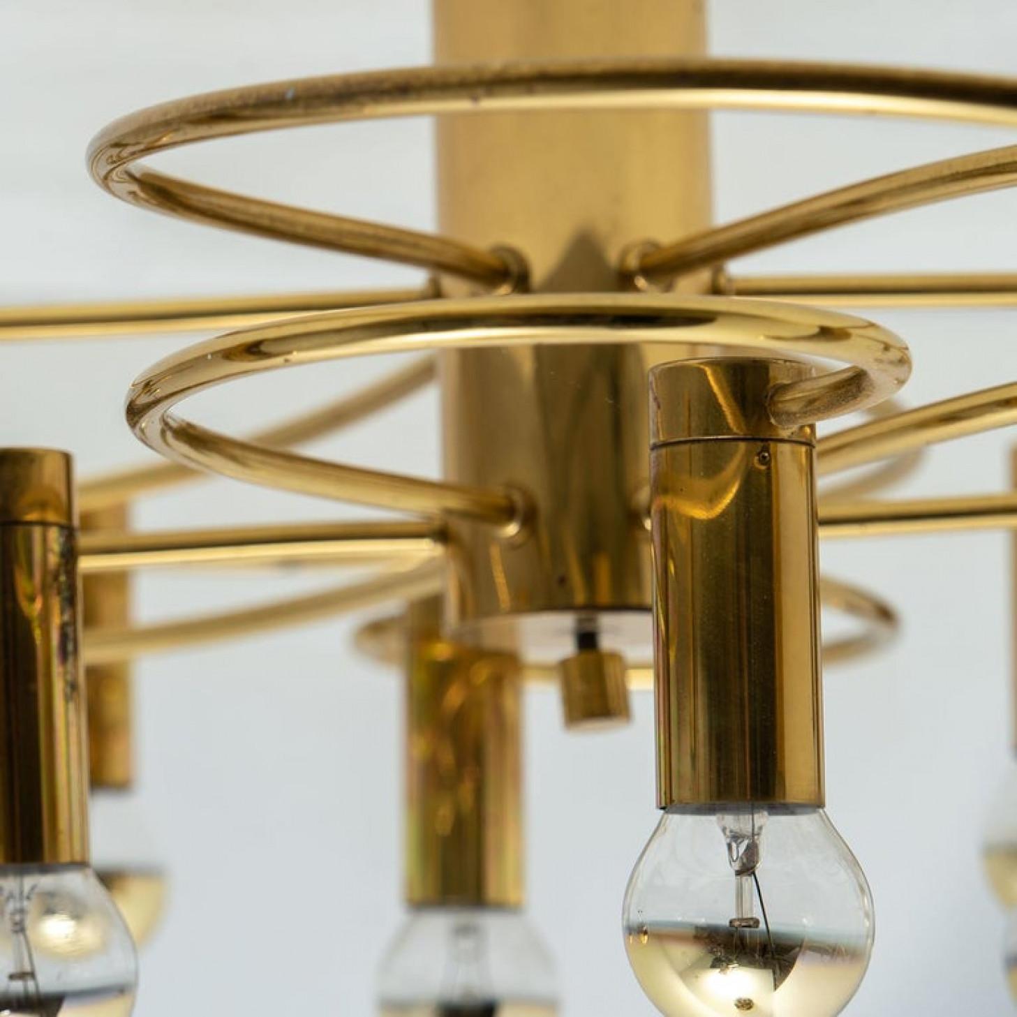 1 des 2 Leola Sculptural Brass 13-Light Ceiling or Wall Flush Mount, 1970 en vente 1