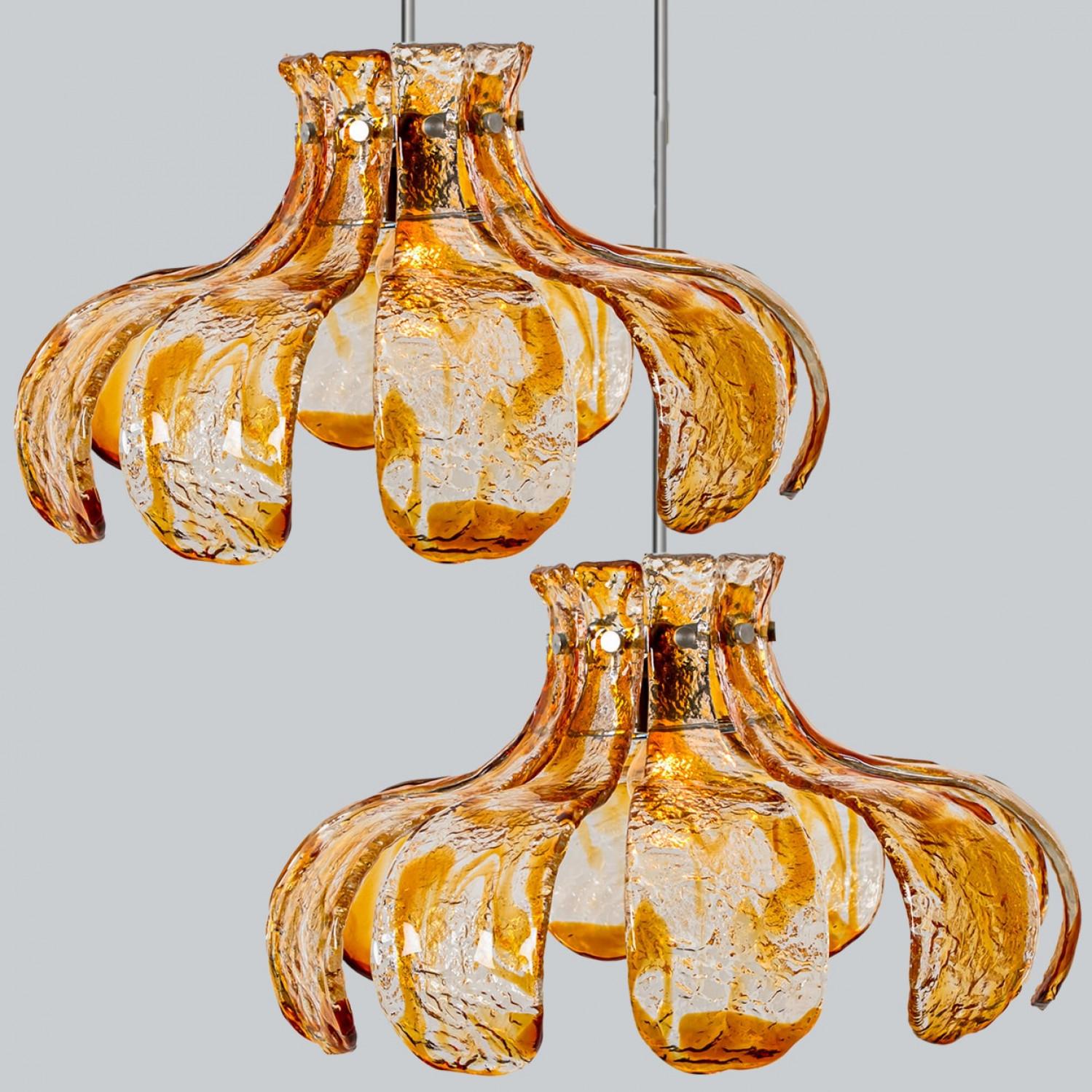 1 der 2 Mazzega Murano Glas Kronleuchter, Italien, 1970 (Glaskunst) im Angebot