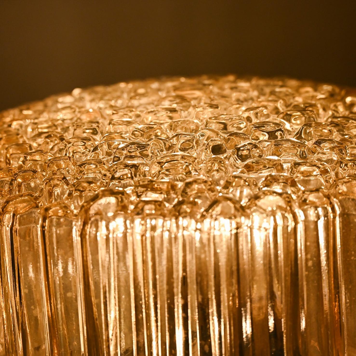 Mid-Century Modern 1 des 2 appliques rondes moyennes en verre texturé transparent, Limburg, 1970 en vente