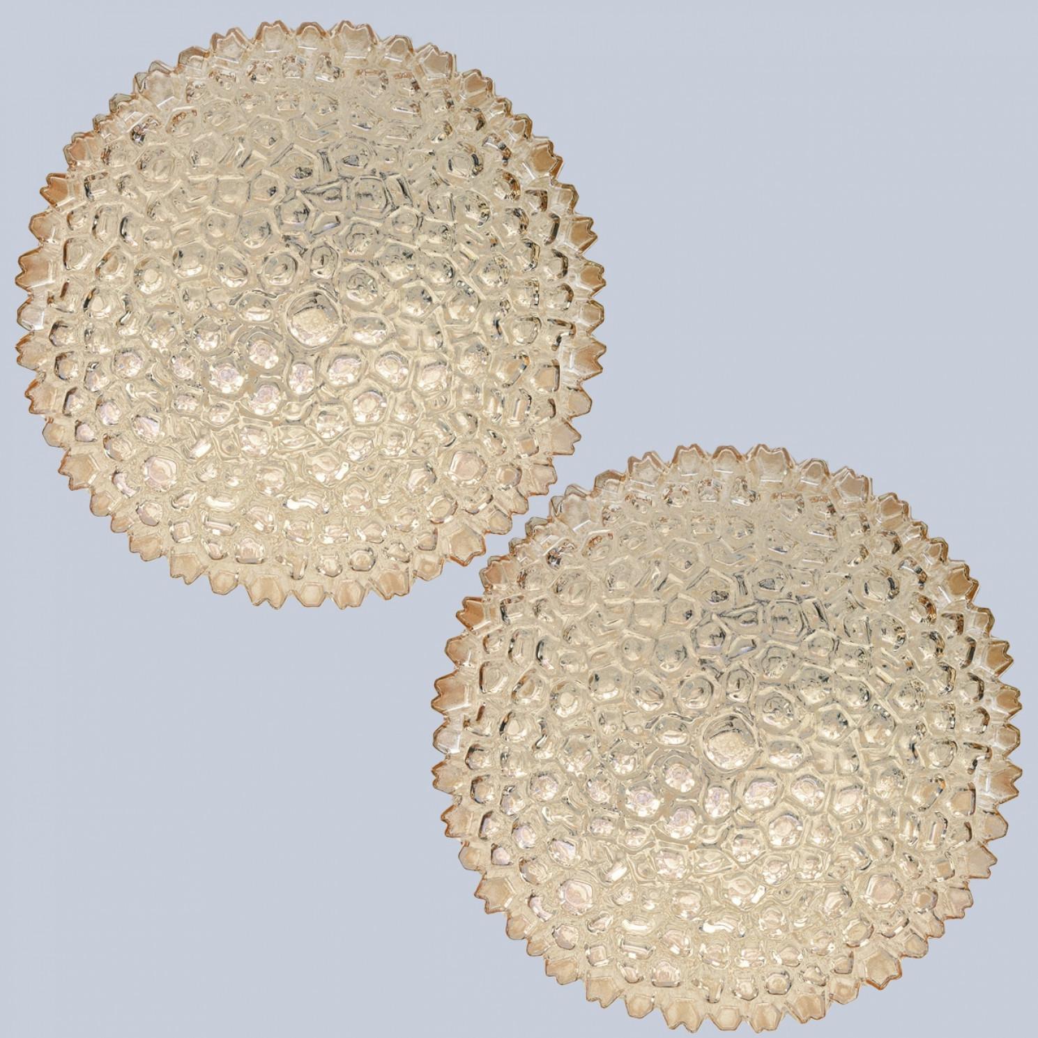 1 des 2 appliques rondes moyennes en verre texturé transparent, Limburg, 1970 Bon état - En vente à Rijssen, NL