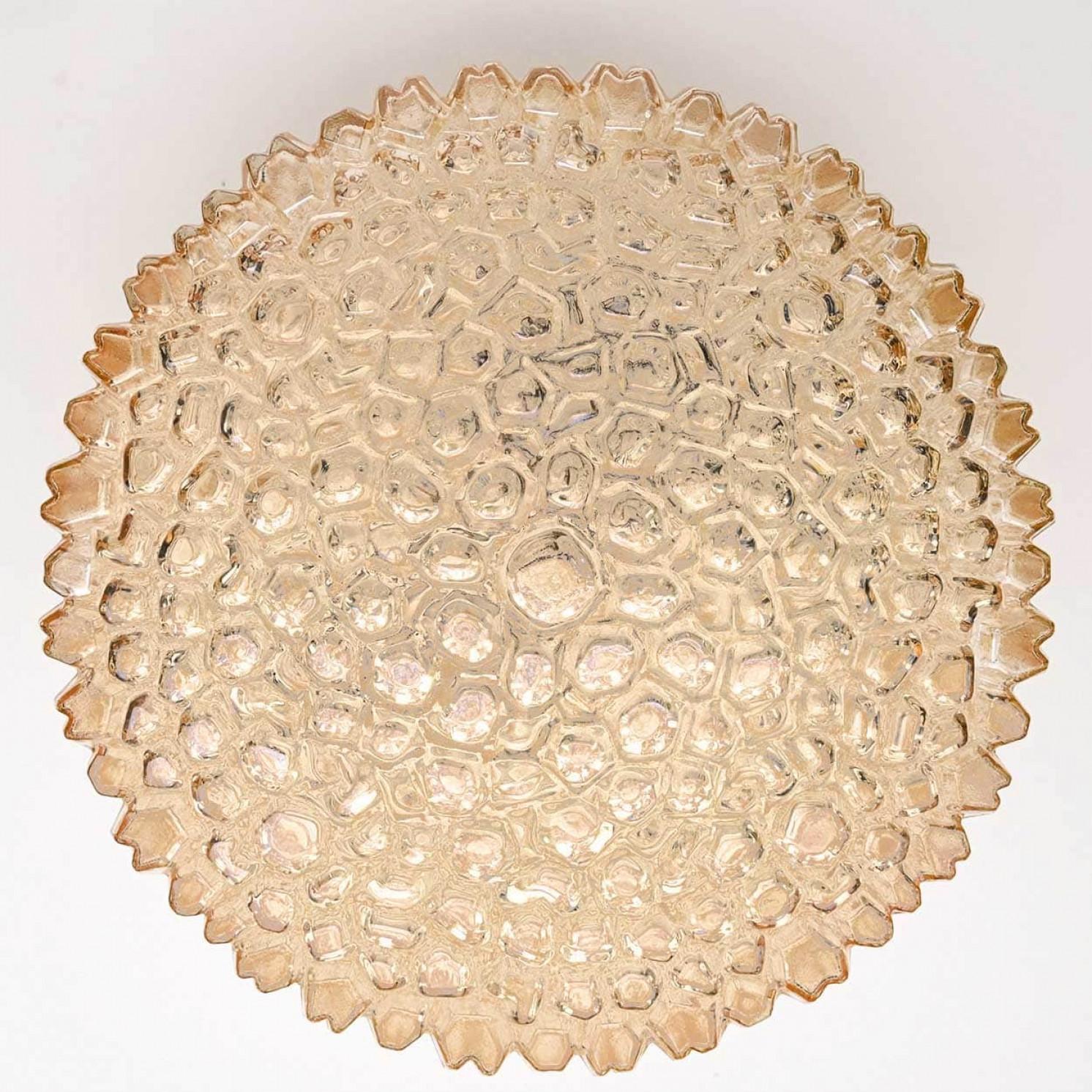 Autre 1 des 2 appliques moyennes rondes en verre texturé transparent, Limburg, 1970 en vente