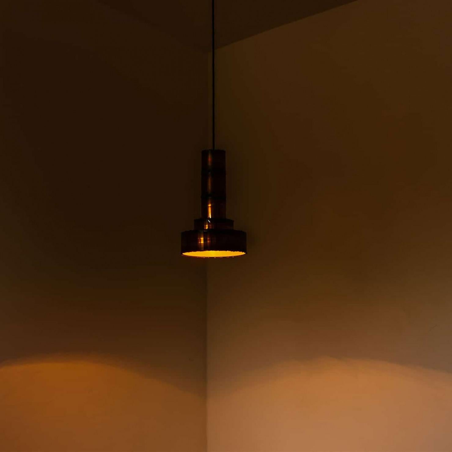 1 delle 2 lampade a sospensione brutaliste in metallo di Sven Aage per Holm Sorensen, 1960 in vendita 4