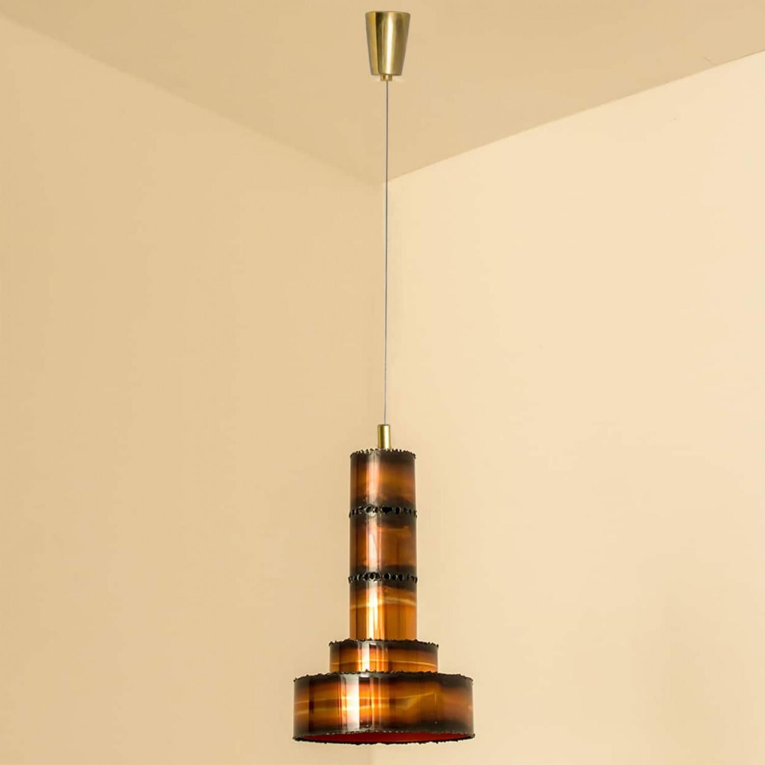 Altro 1 delle 2 lampade a sospensione brutaliste in metallo di Sven Aage per Holm Sorensen, 1960 in vendita