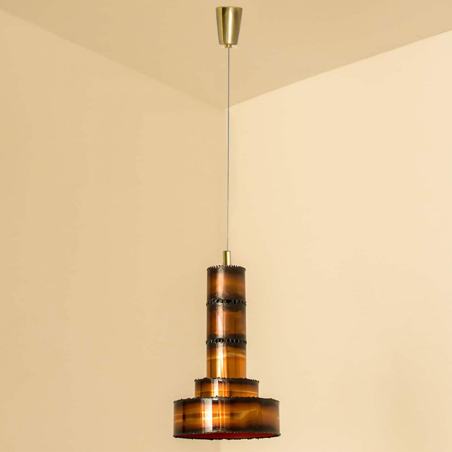 Altro 1 delle 2 lampade a sospensione brutaliste in metallo di Sven Aage per Holm Sorensen, 1960 in vendita