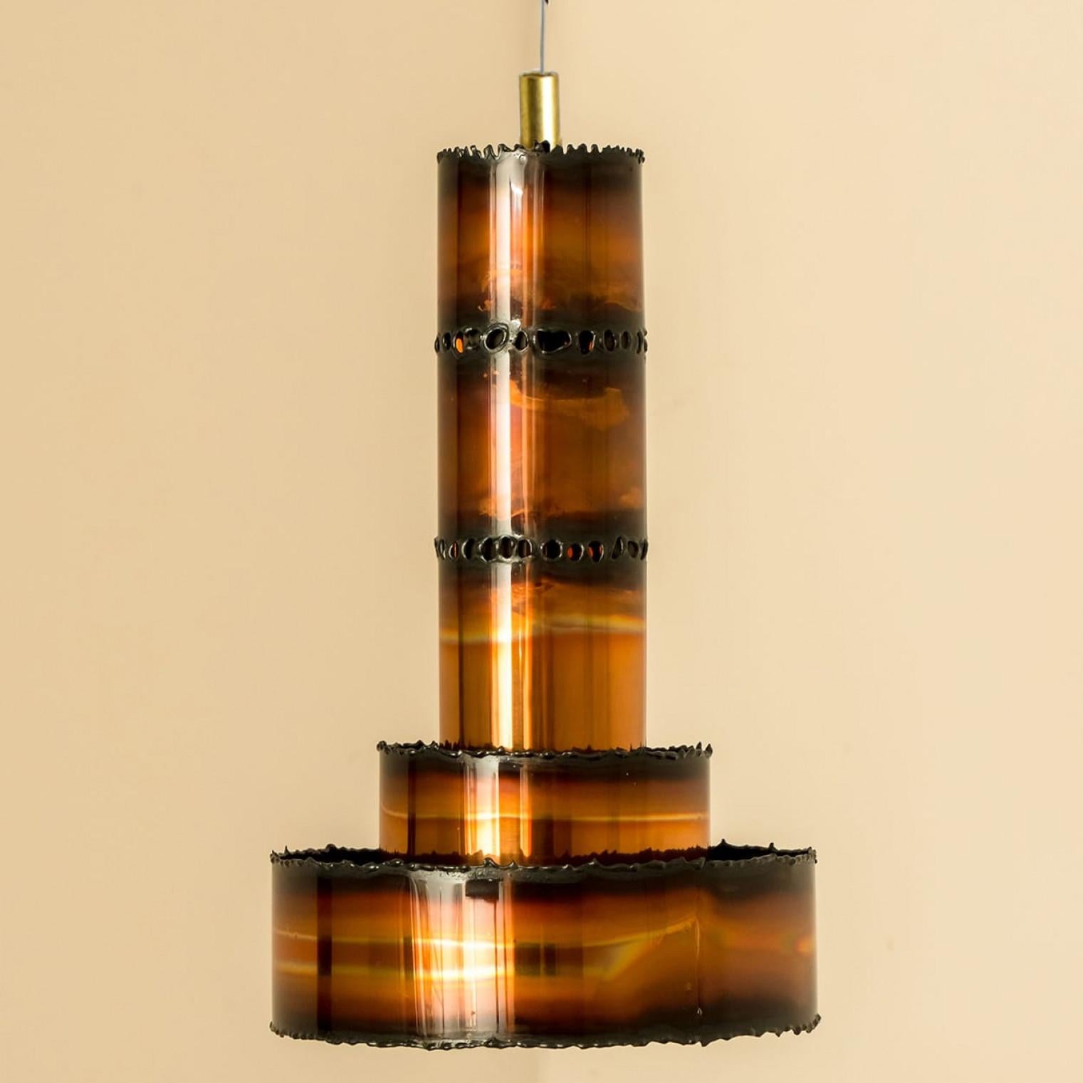 Ottone 1 delle 2 lampade a sospensione brutaliste in metallo di Sven Aage per Holm Sorensen, 1960 in vendita
