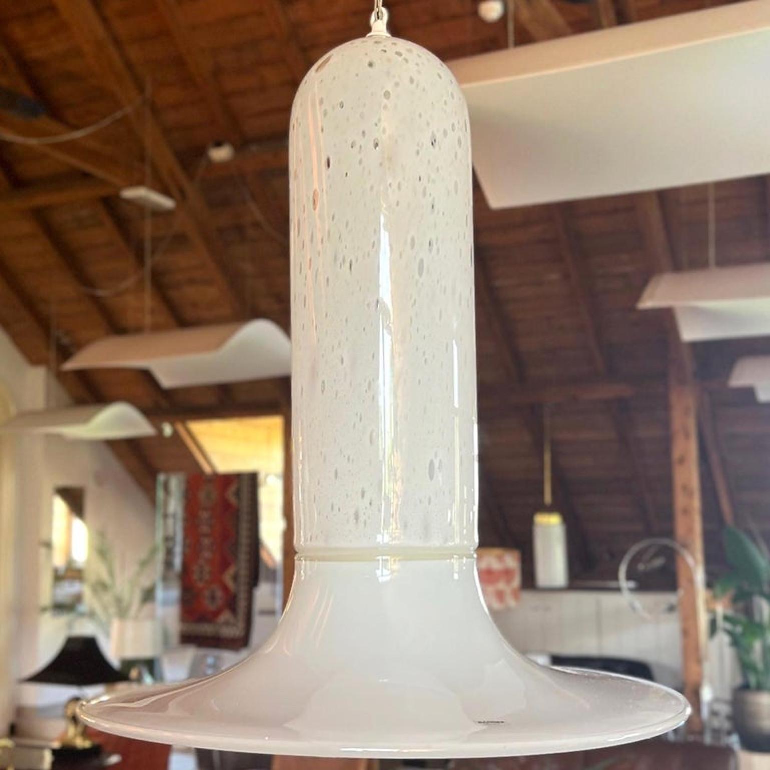 italien 1 des 2 lampes à suspension en verre de Murano par Barbini, 1970 en vente