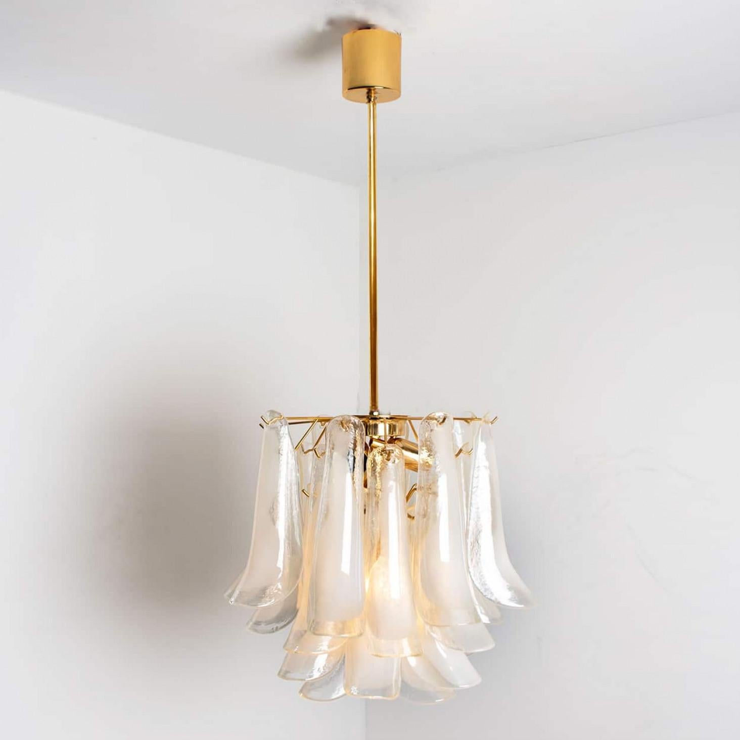 1 of the 2 Murano White Clear Glass and Brass Chandeliers, Italy, 1970s For Sale 5