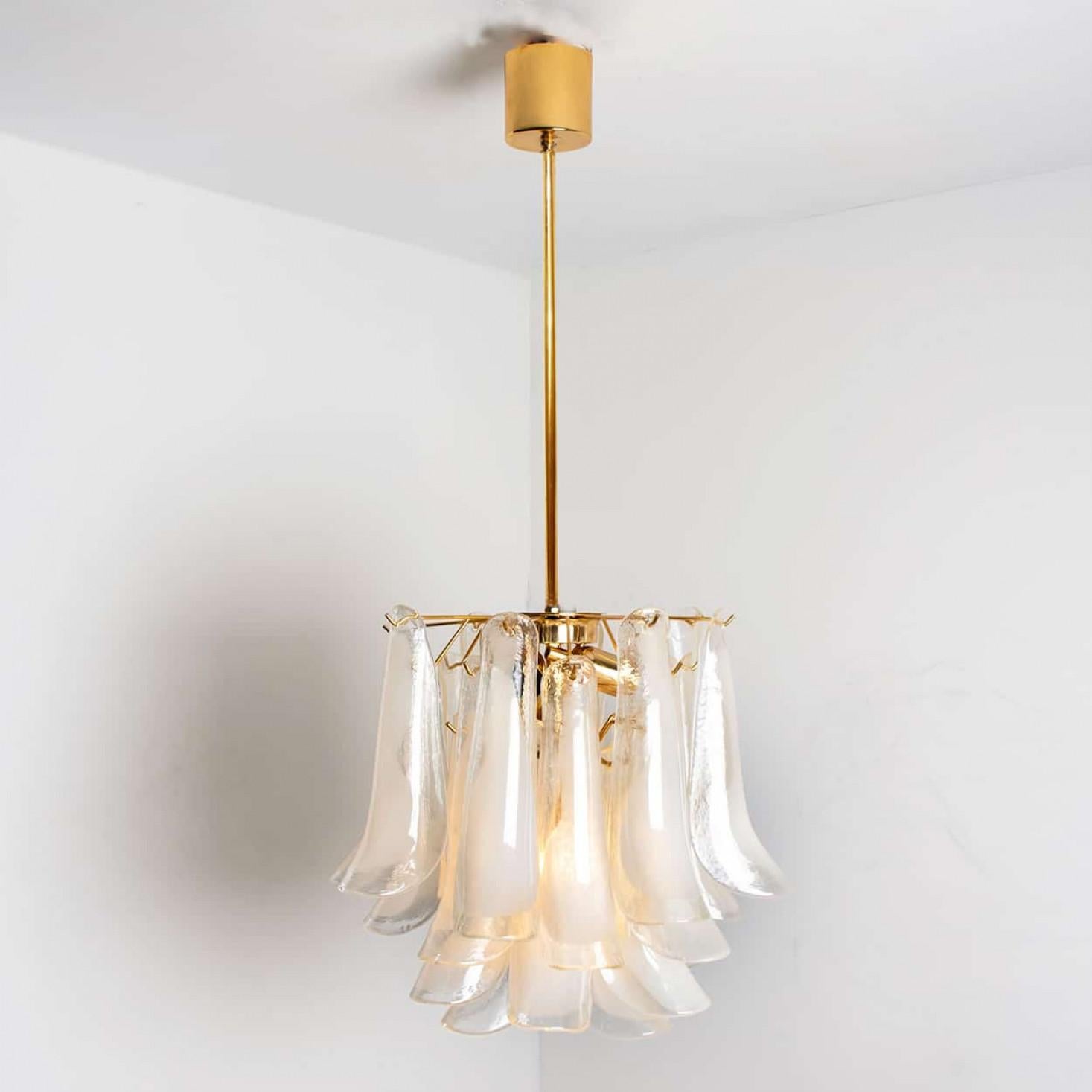 1 of the 2 Murano White Clear Glass and Brass Chandeliers, Italy, 1970s For Sale 6