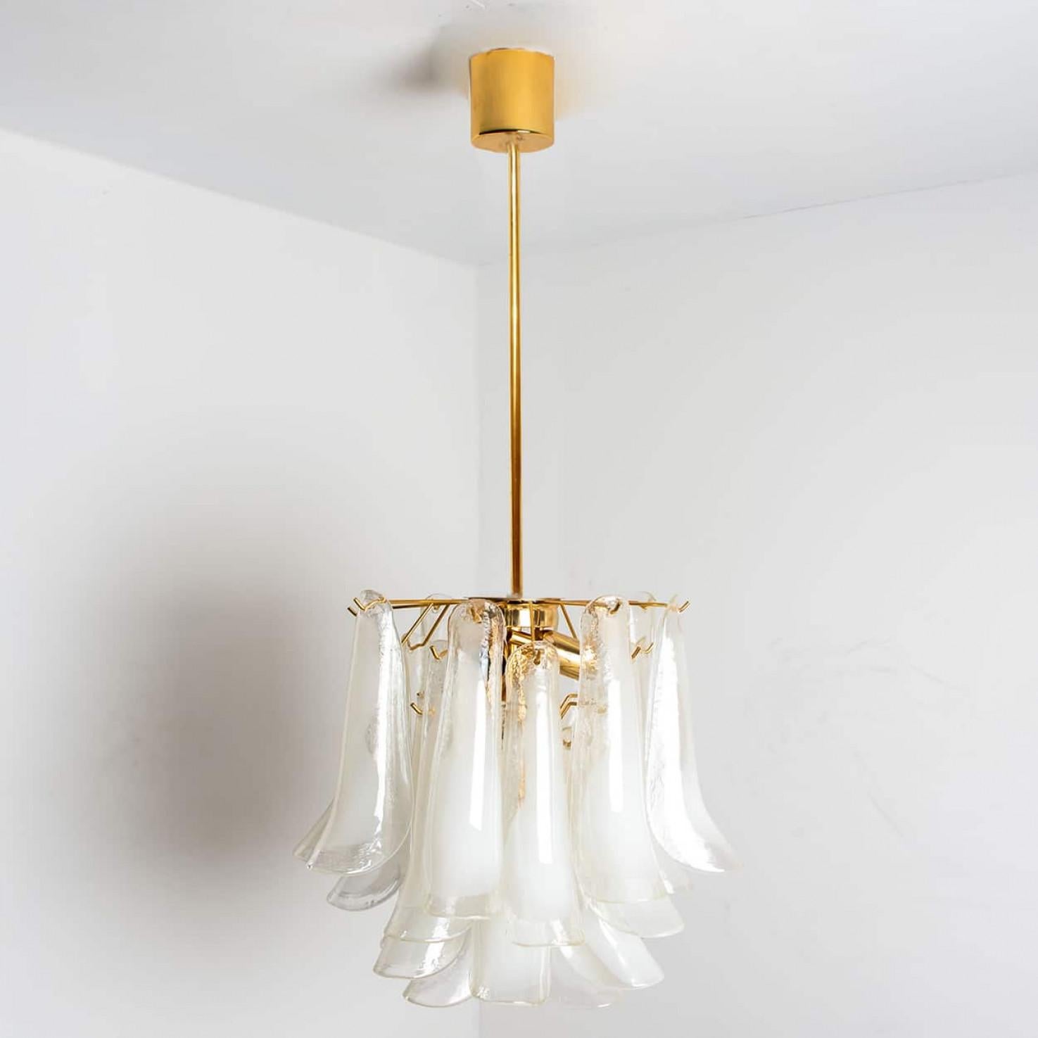 1 of the 2 Murano White Clear Glass and Brass Chandeliers, Italy, 1970s For Sale 8