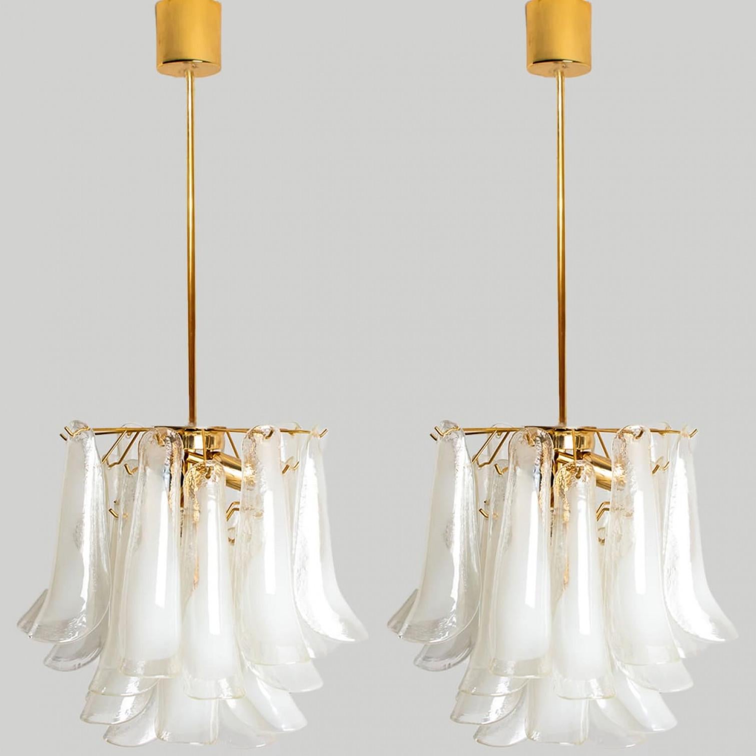 1 of the 2 Murano White Clear Glass and Brass Chandeliers, Italy, 1970s For Sale 11