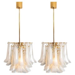 1 dei 2 lampadari in vetro trasparente e ottone di Murano, Italia, anni '70