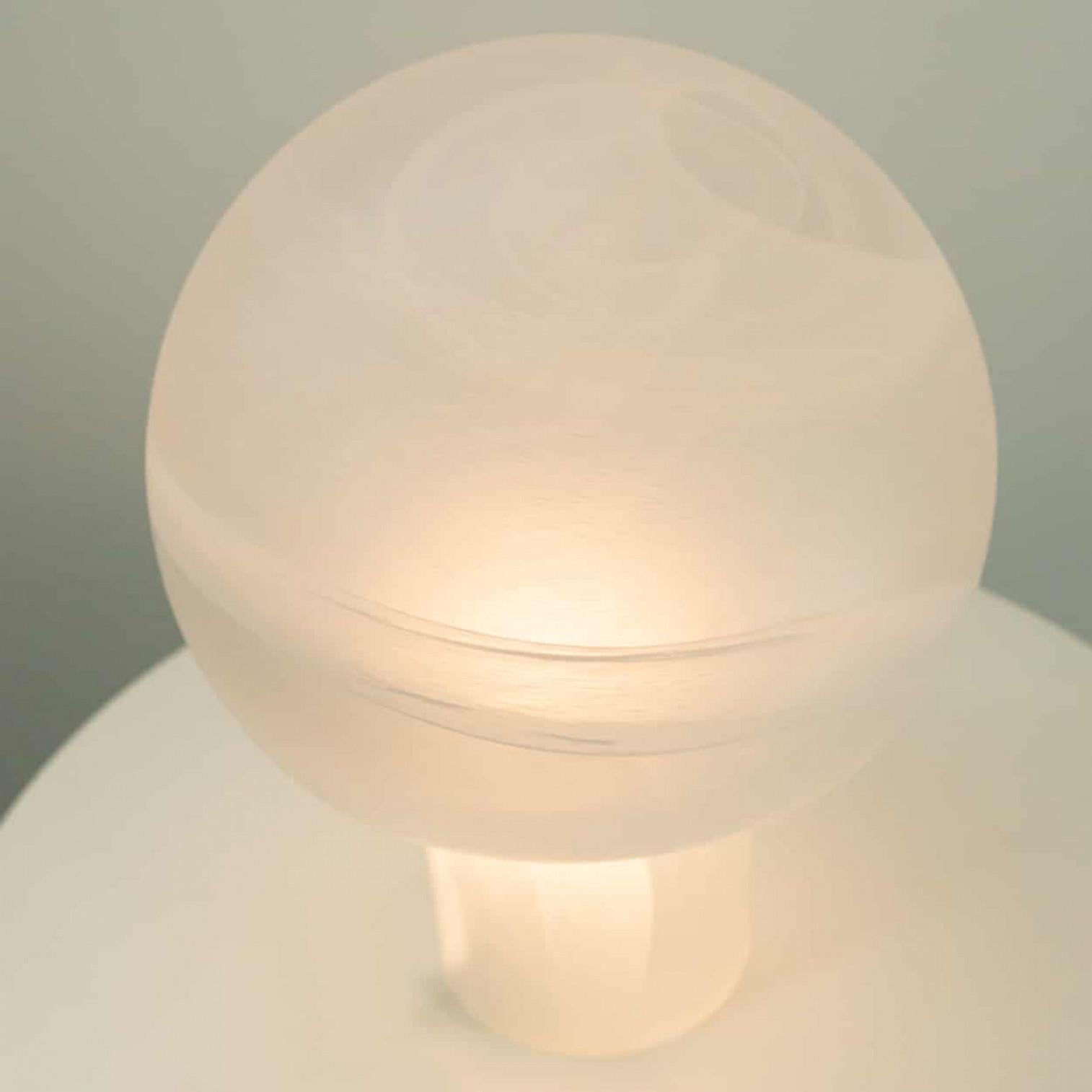 1 des 2 lampes de table en verre Mushroom, Glashütte Limburg, 1970 en vente 5