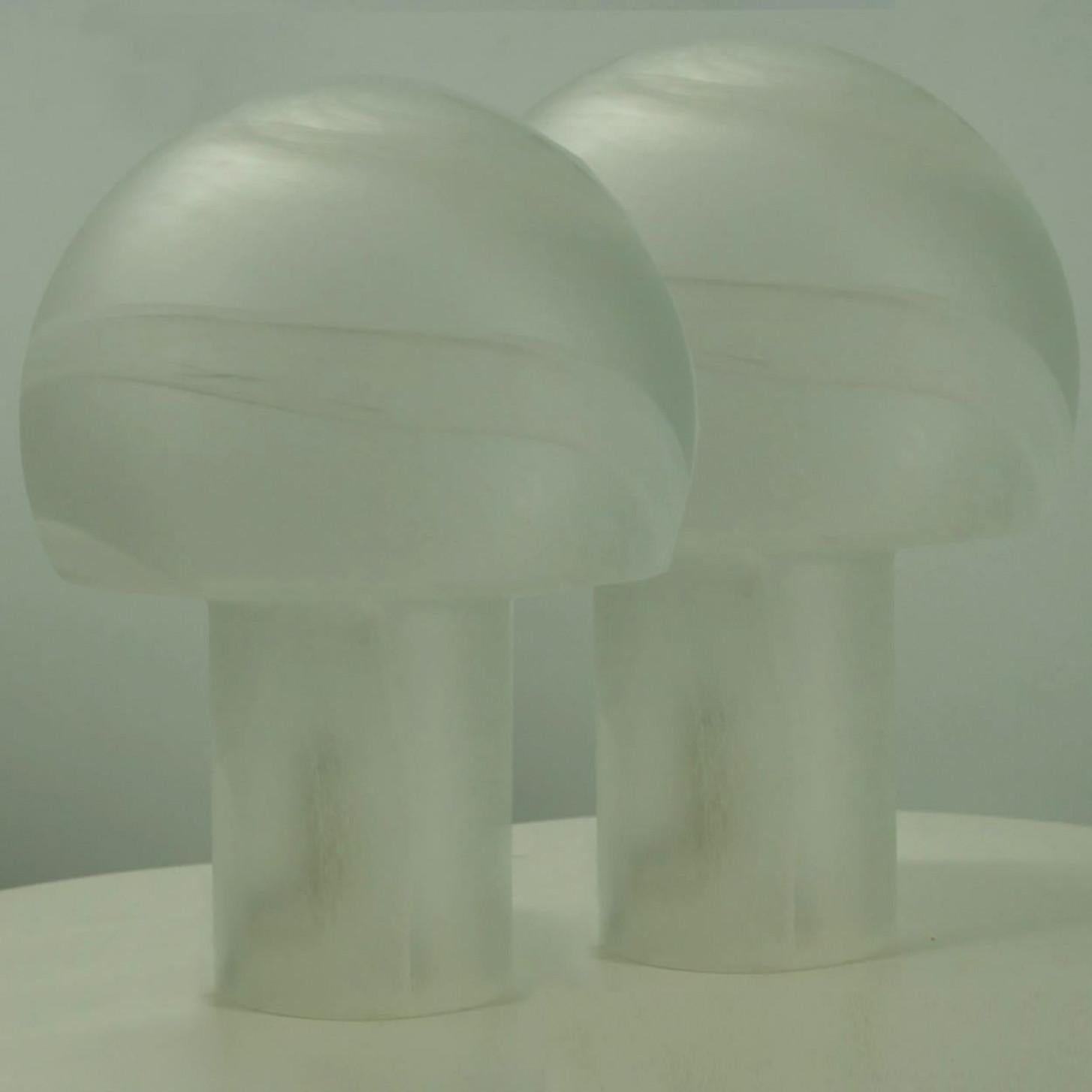 1 des 2 lampes de table en verre Mushroom, Glashütte Limburg, 1970 en vente 6