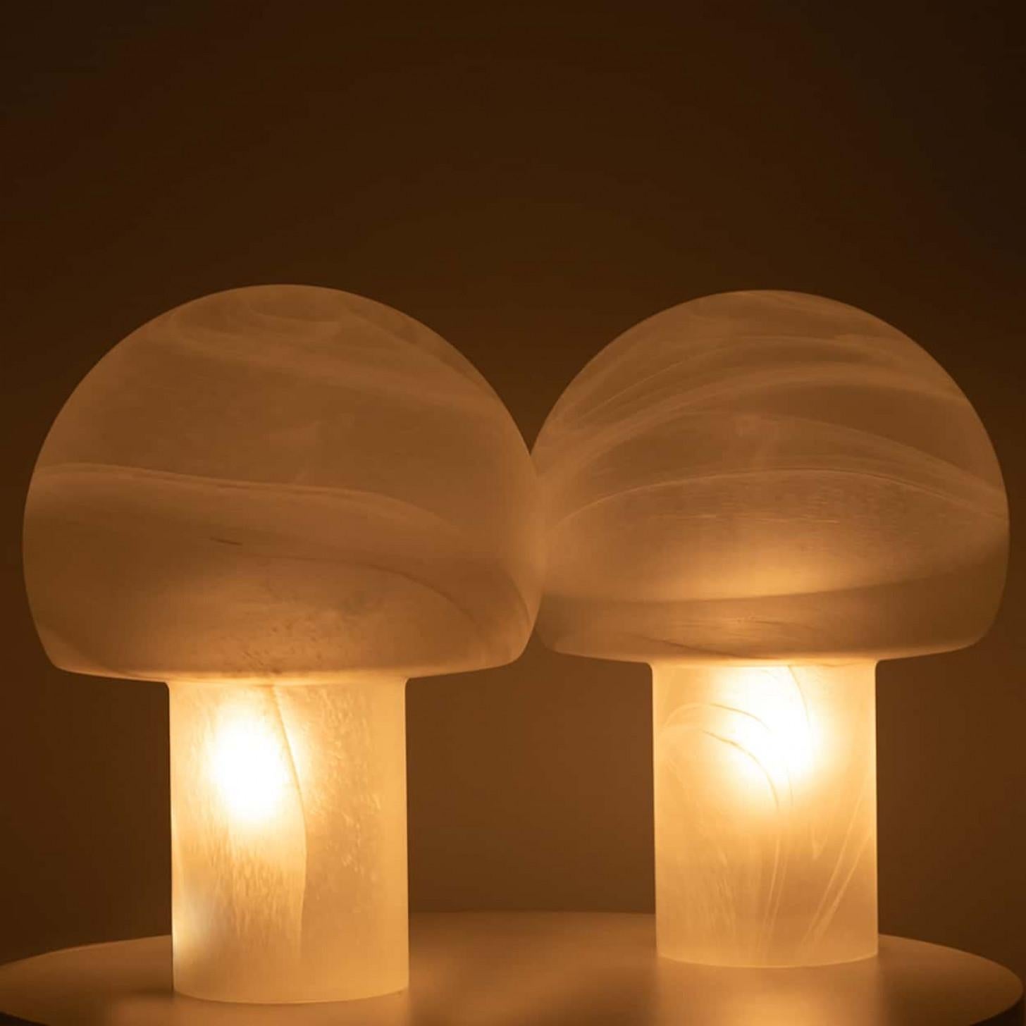 1 des 2 lampes de table en verre Mushroom, Glashütte Limburg, 1970 en vente 11