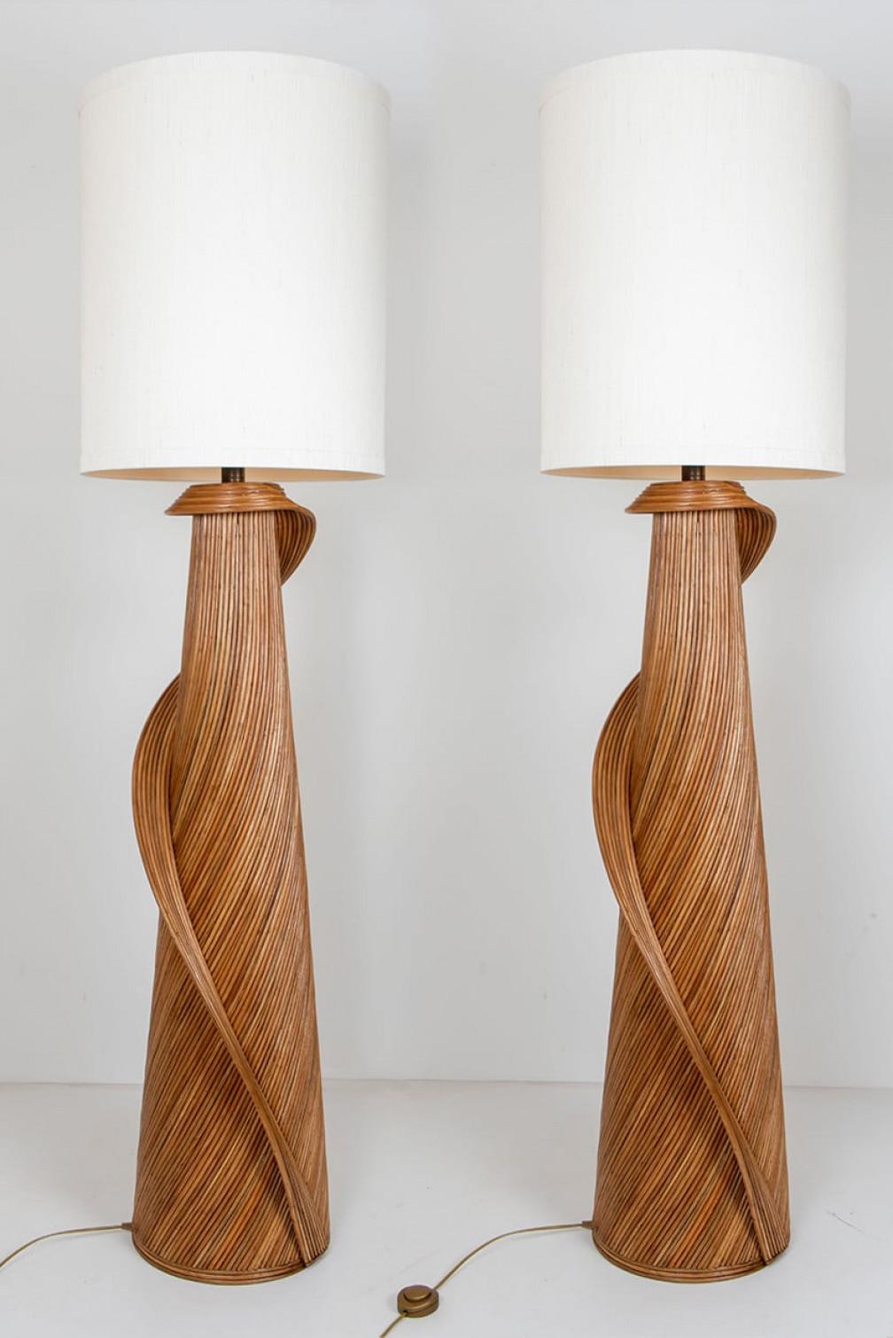 Exceptional XL Rattan structured floor lamps, designed by the Dutch artist René Houben.

The contemporary sculptural rattan Lamp-foot is topped by a lampshade made of handwoven linen.

A real piece of art. Bohemian chic design and trendy